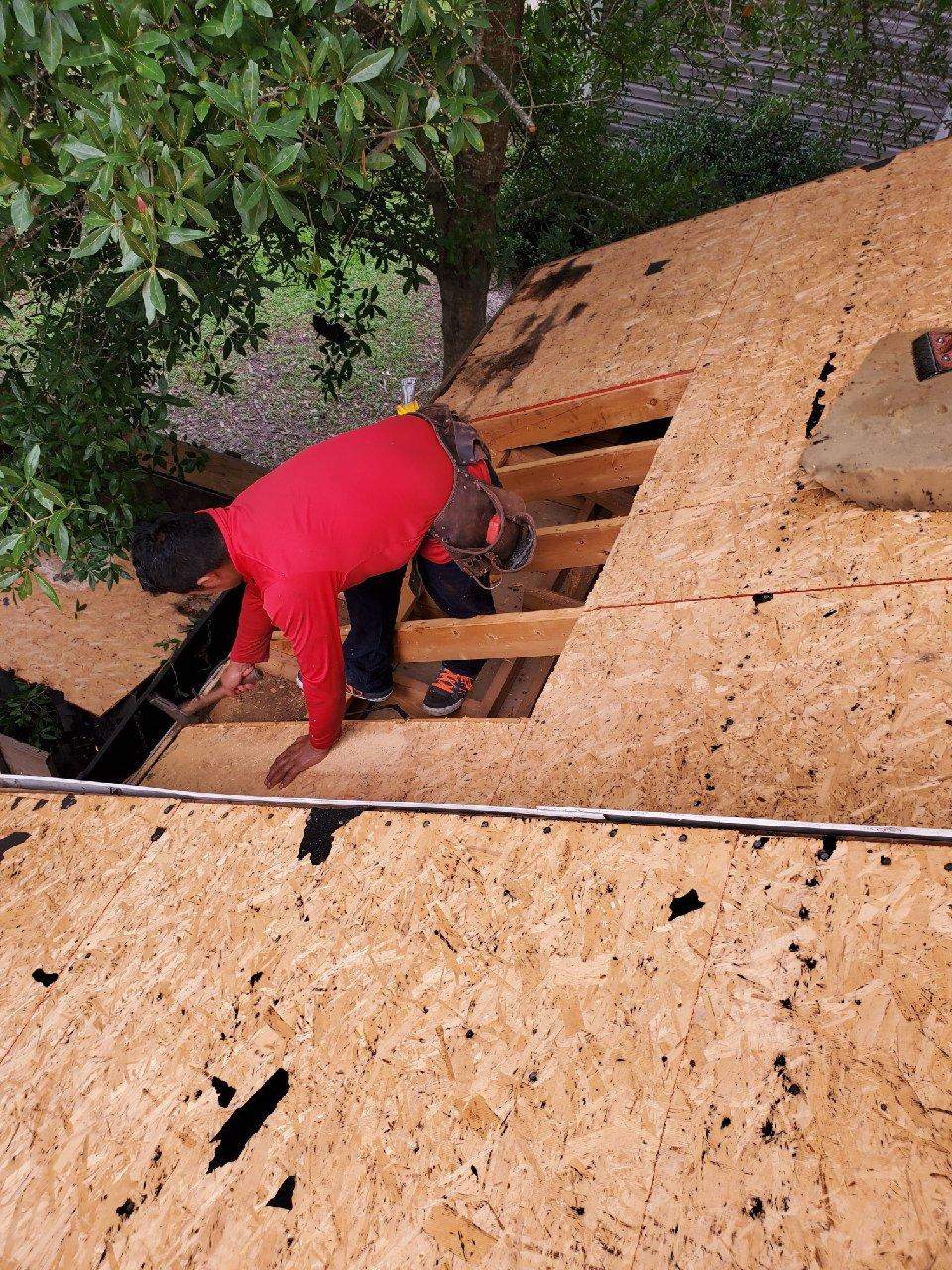 Residential Roofing Installation using Owens Corning Oakridge- Williamsburg Gray by Indigo State Roofing