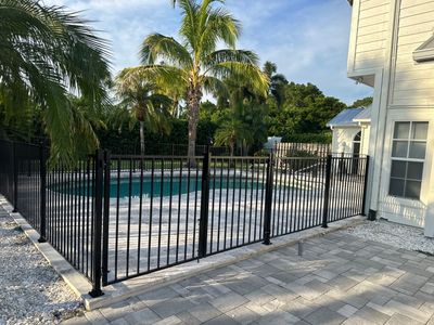 Aluminum Fence Installation using 3 Rail Aluminum Fence