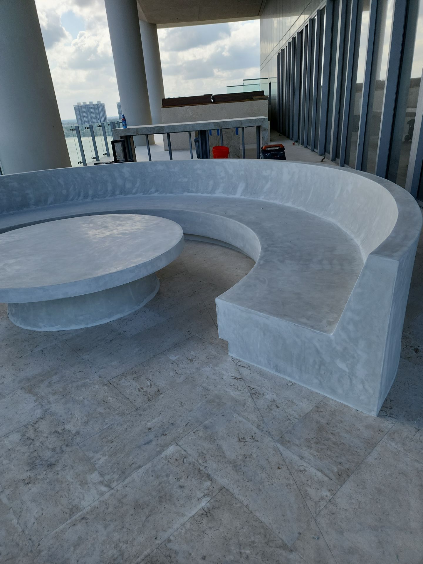 Microtopping over Furniture by Seamless Surfaces