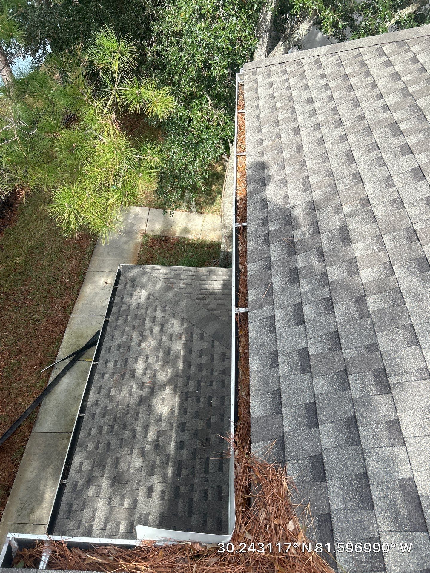 Jacksonville gutter cleaning job, Job done, gutters at a residential location