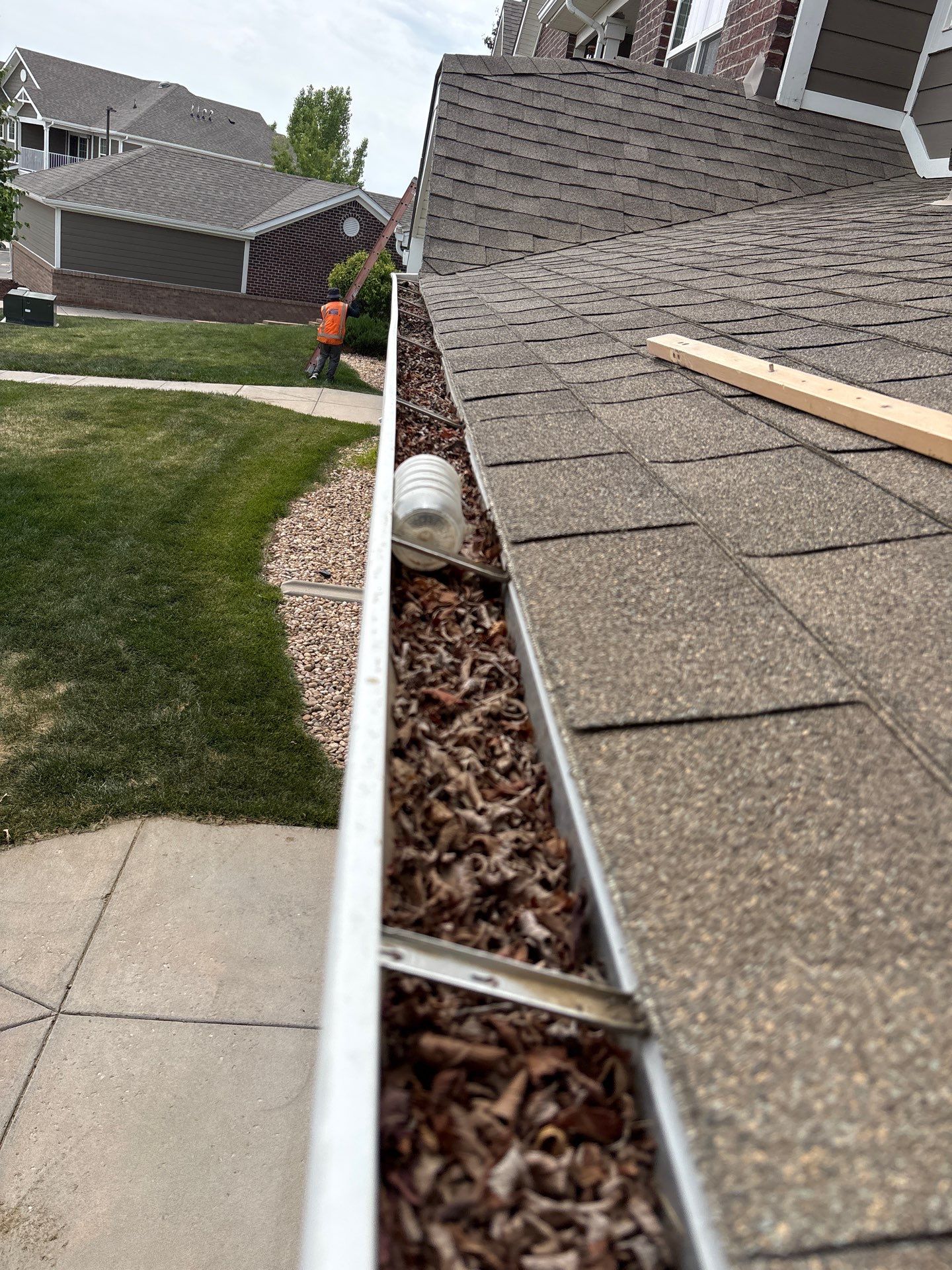 HOA gutter cleaning before photo.
