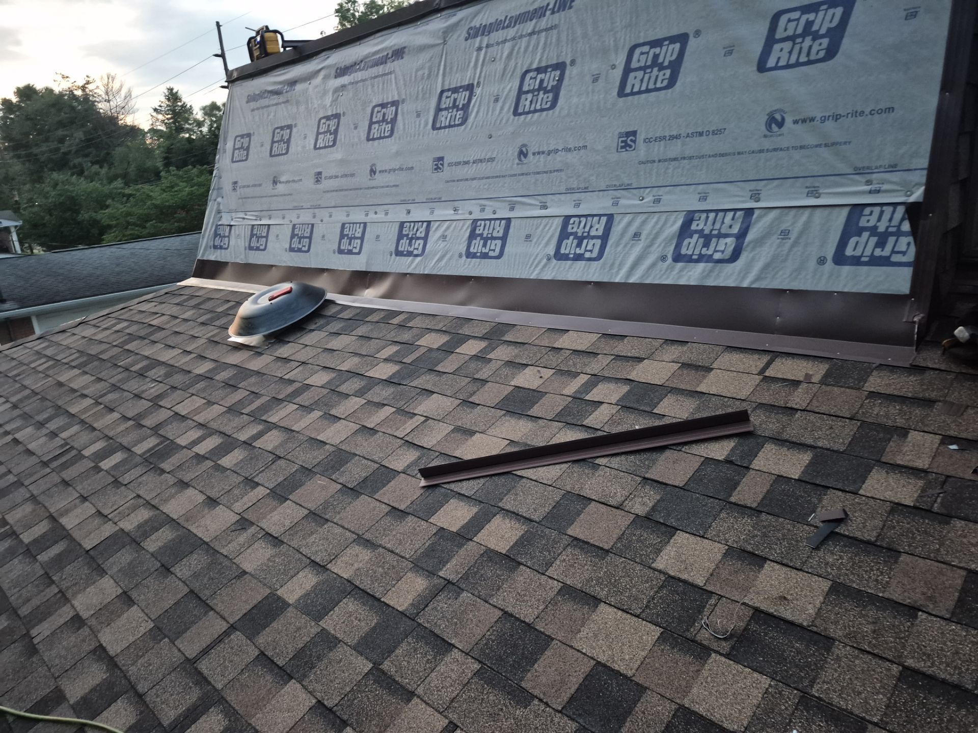 Unique Single Roof Replacement in Charleston WV – IKO Dynasty High-Performance Shingles by Mr. Roofer