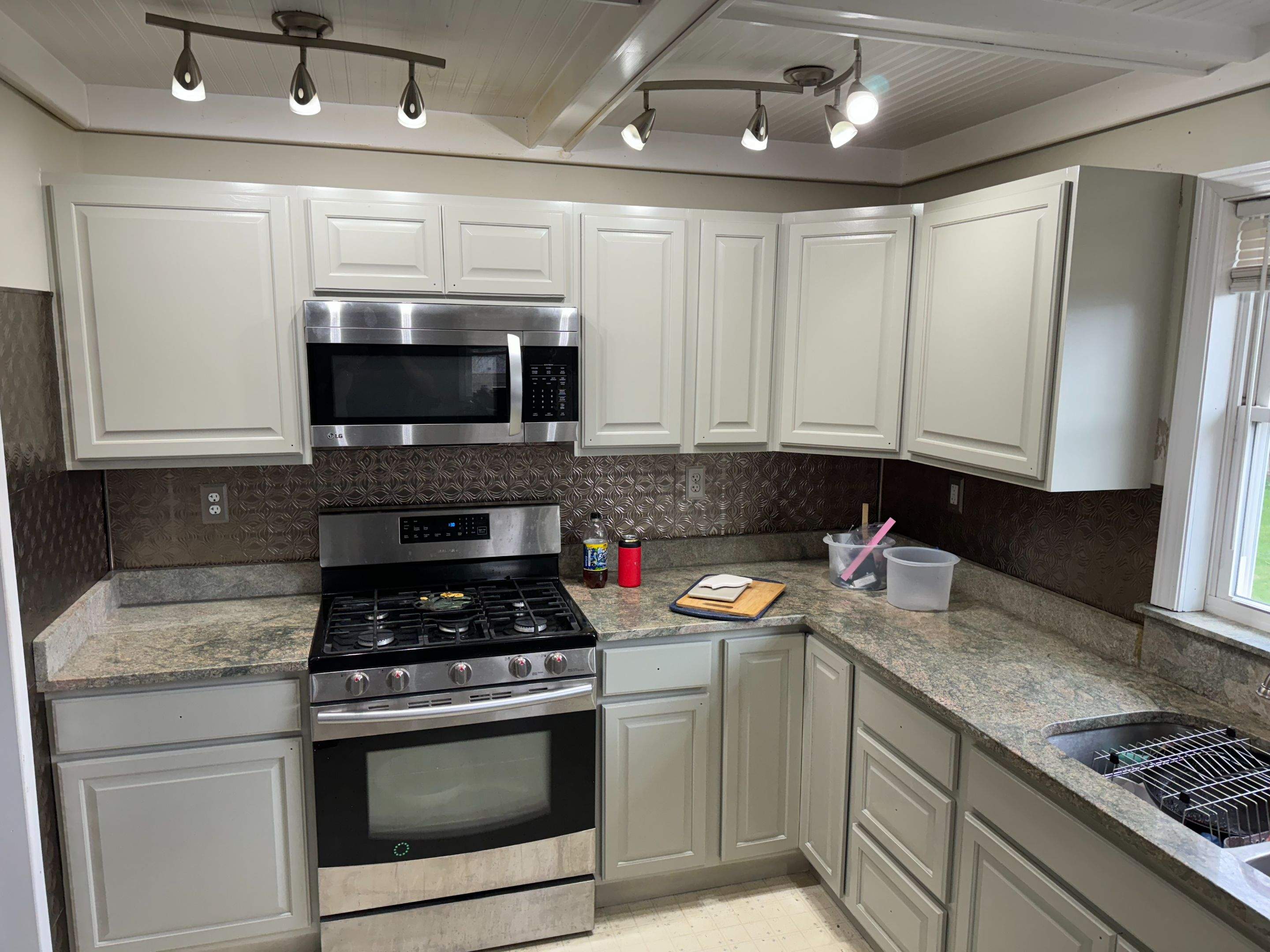 Cabinet Refinishing by Big Pine Panting Inc