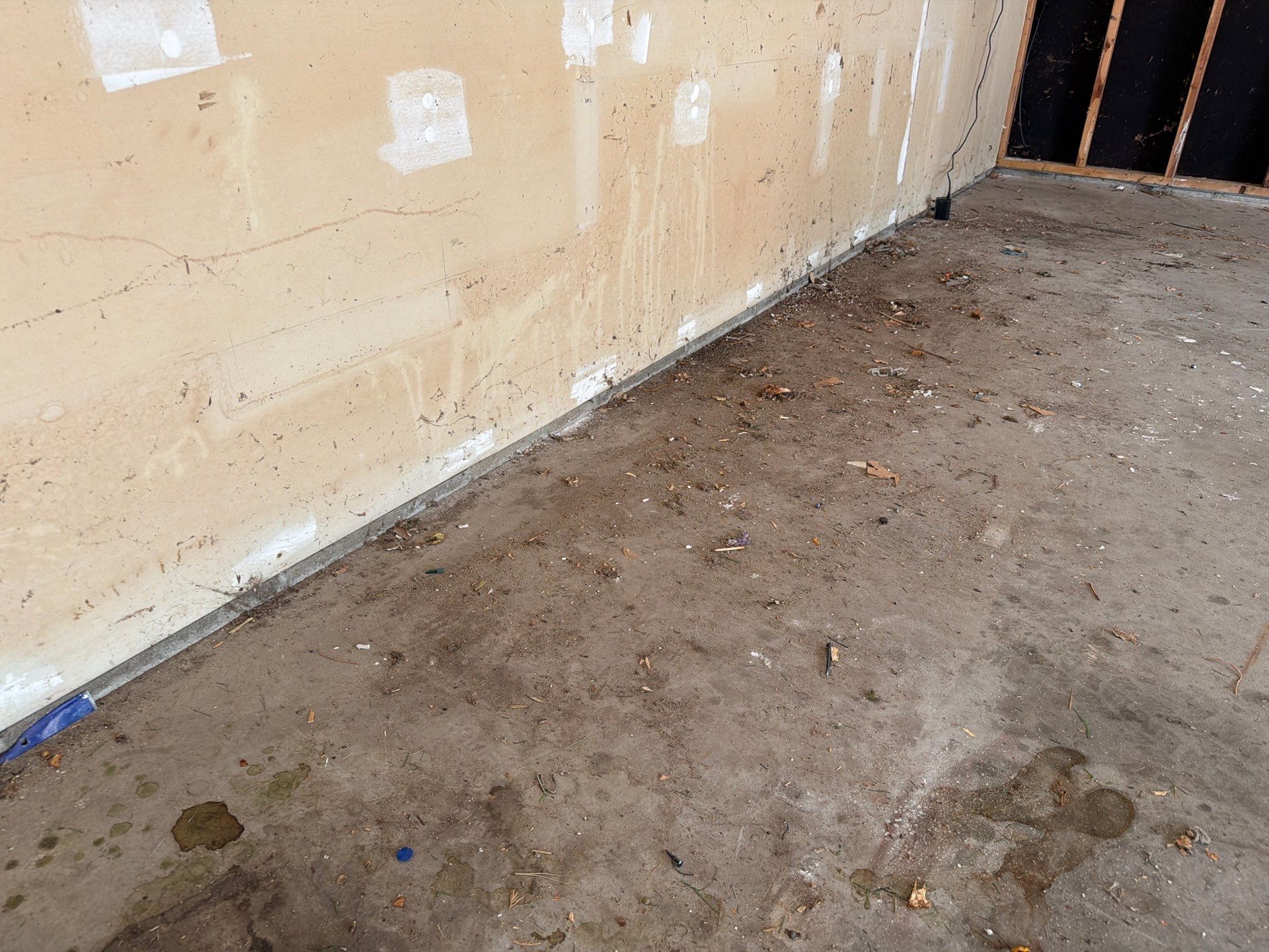 Sioux Falls Garage Floor Coating with Speckled Flake Finish by Select Painting, Coatings & Garage Cabinets