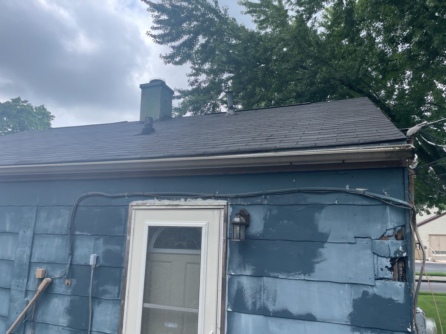 Residential Roofing Installation using Vic West Nothridge Slate by 4Ever Metal Roofing