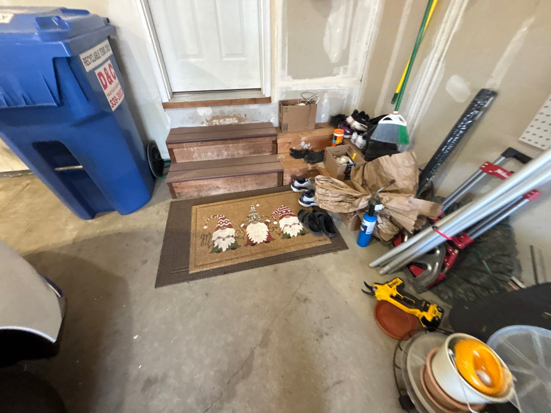 Sioux Falls Garage Concrete Repair and Epoxy Flake Floor Coating by Select Painting, Coatings & Garage Cabinets