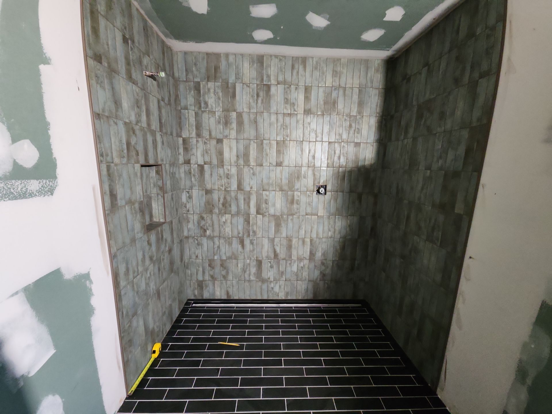 Frameless Spray Panel by Cheshire Glass Company