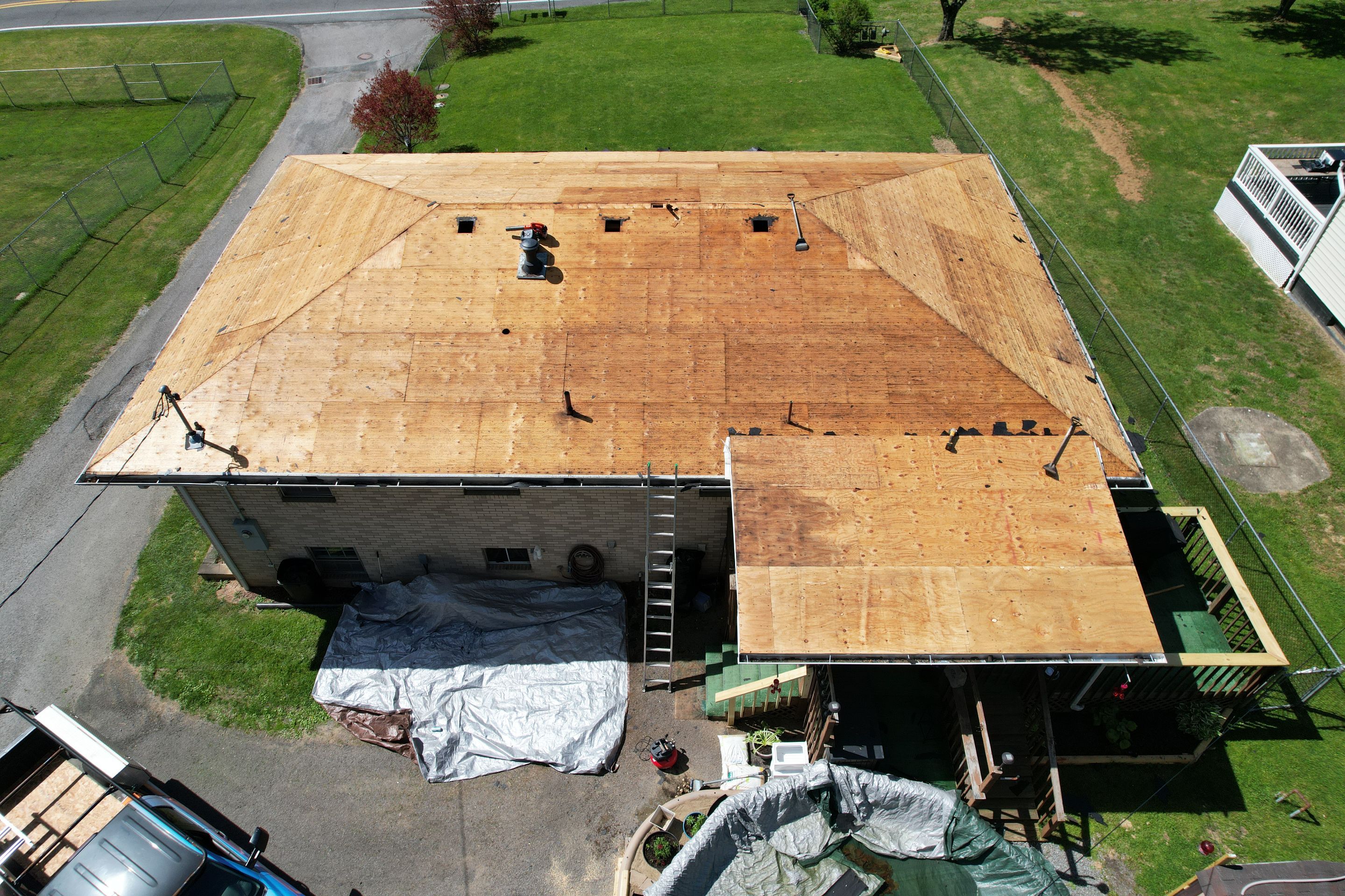 Residential Roofing Installation using GAF Timberline HDZ Charcoal by Rainstoppers Roofing