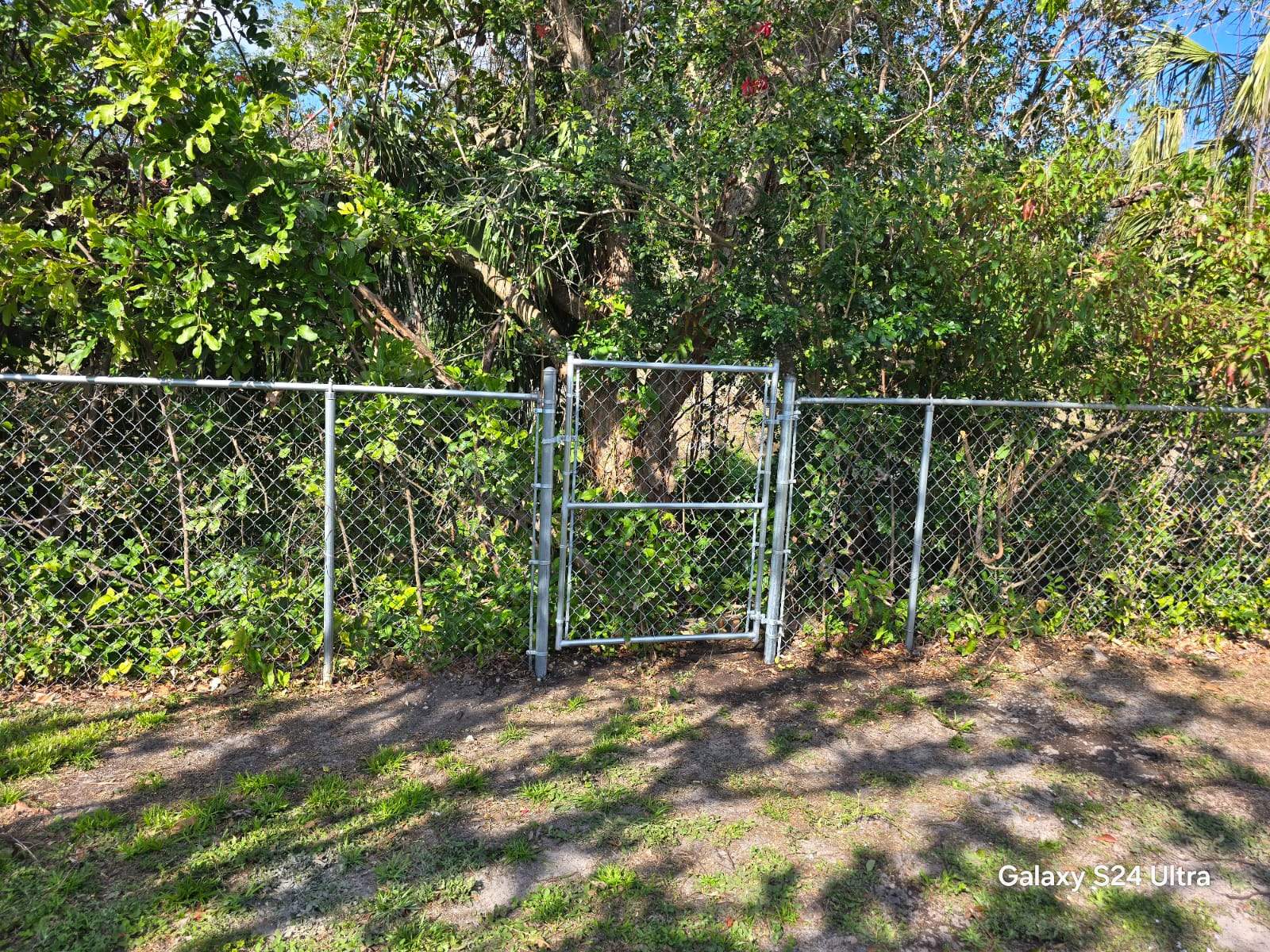 Vinyl and Chain Link Combo in Venice by True Fence LLC