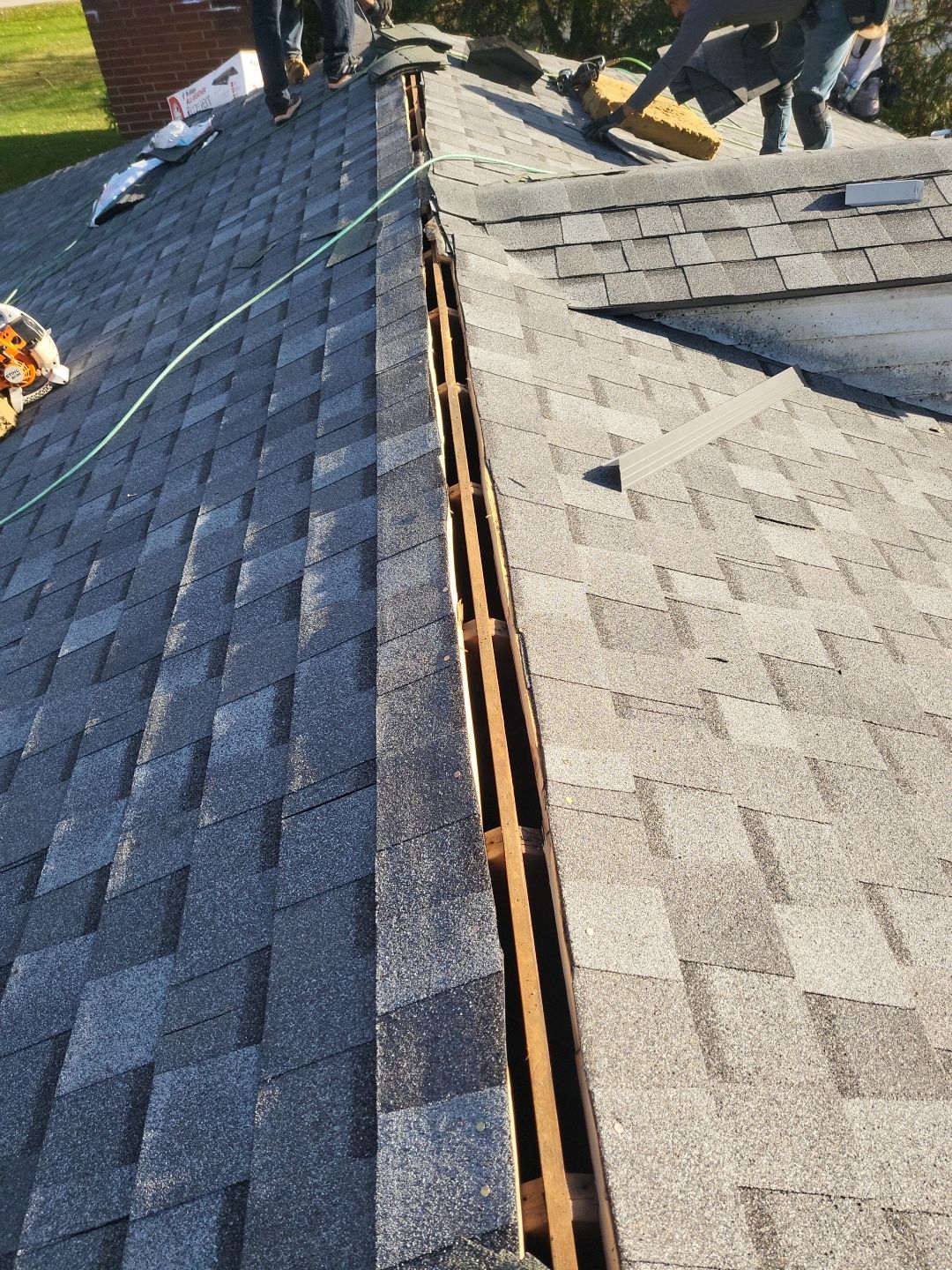 ATLAS PINNACLE COLOR: COASTAL GRANITE DRIP EDGE: TUXEDO GRAY by Eagle Eye Roofing