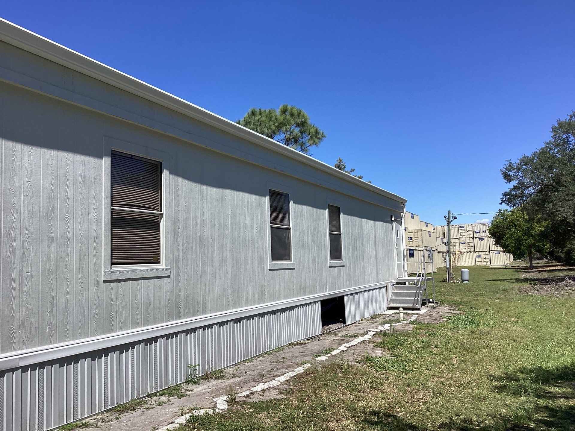 Commercial Gutters using Seamless Aluminum Gutters in Palmetto FL by Gutter Professors