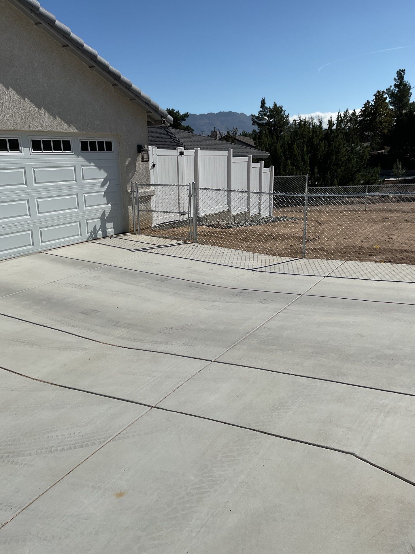 Fence Installation using chain -link by Fence Guys Inc.