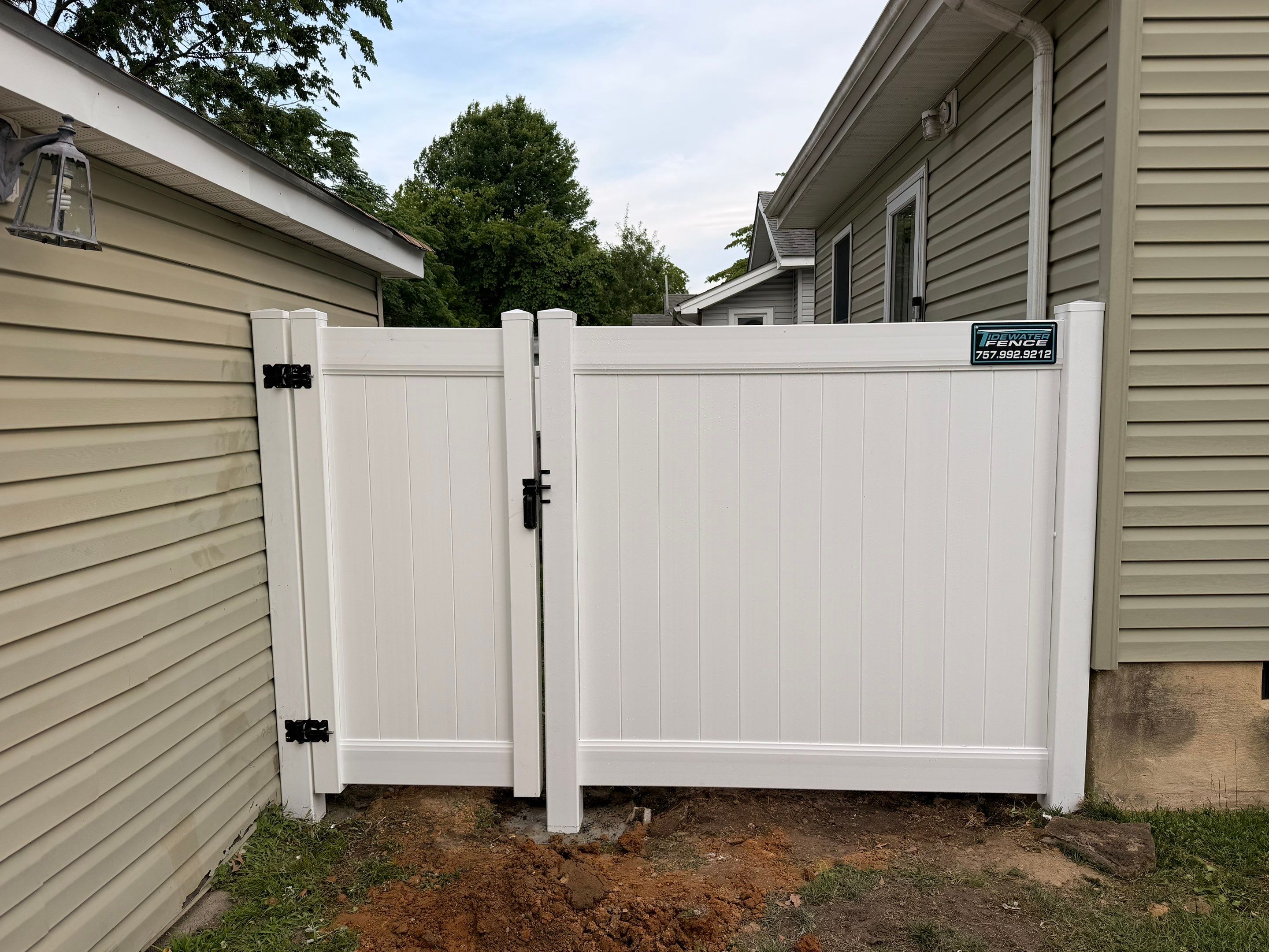 A Fresh Entry with Lasting Style by Tidewater Fence
