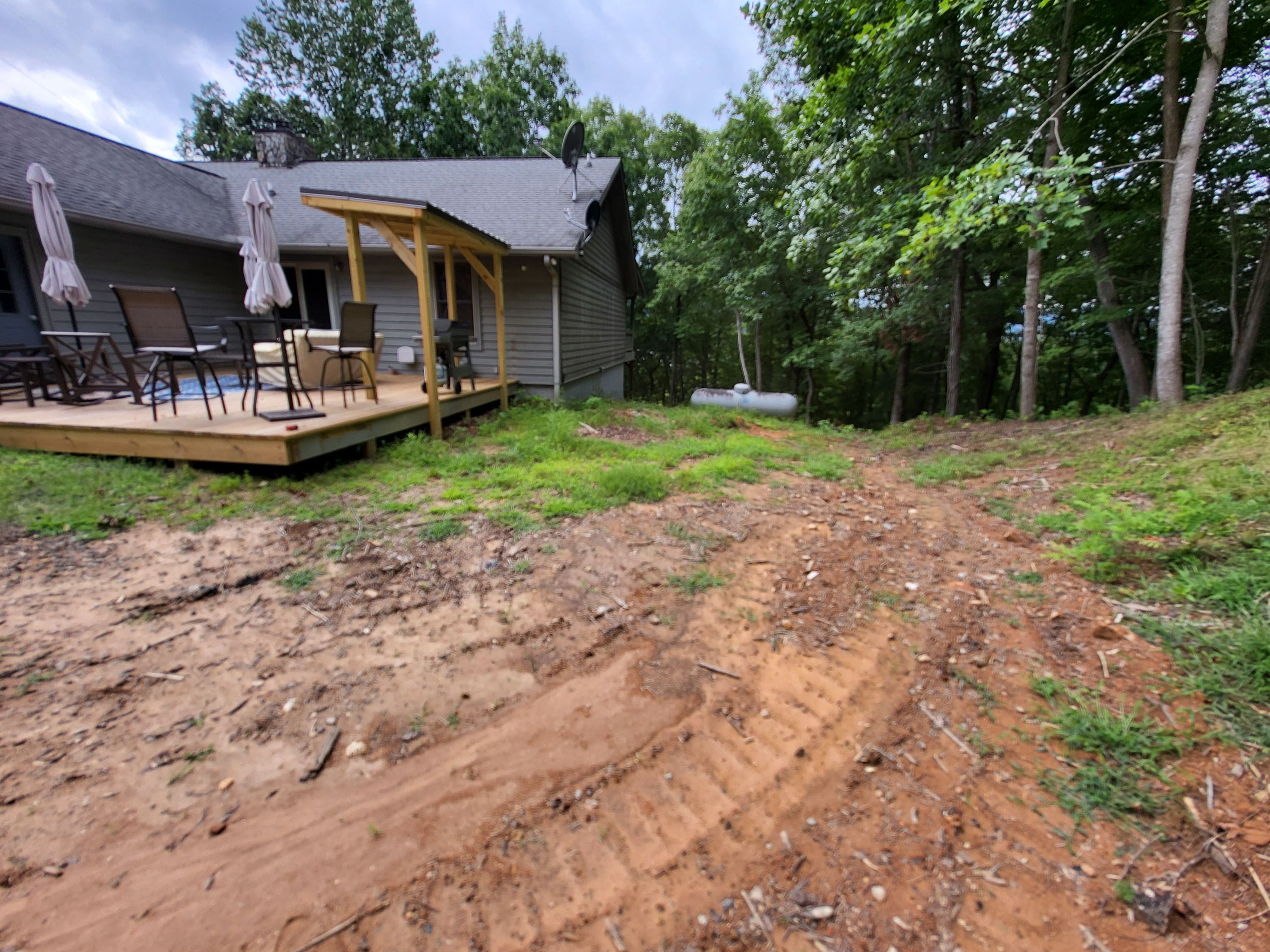 Outdoor Living Space by B&B Landscaping