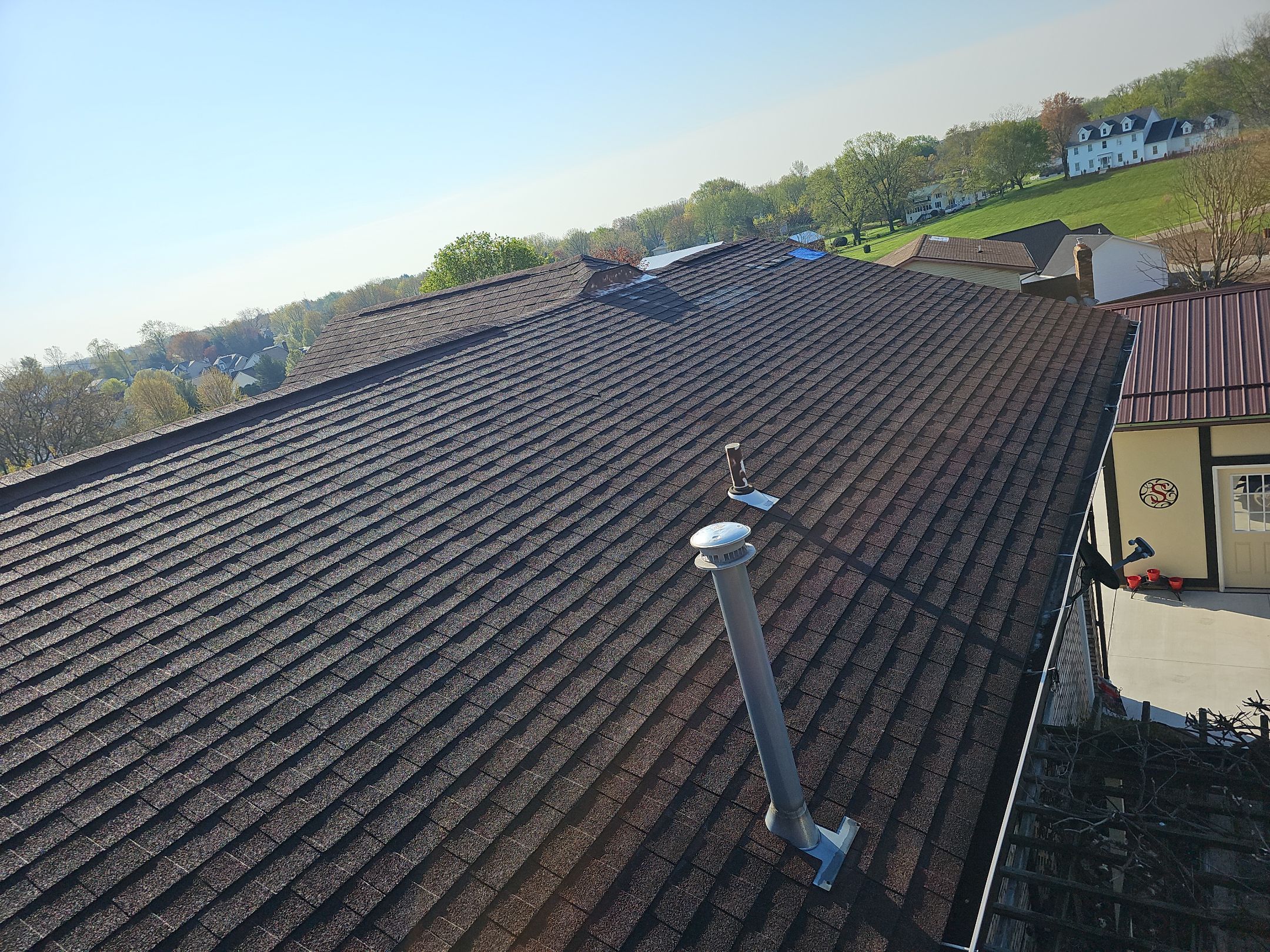 ATLAS PINNACLE COLOR: BURNT HICKORY DRIP EDGE: MUSKET BROWN by Eagle Eye Roofing