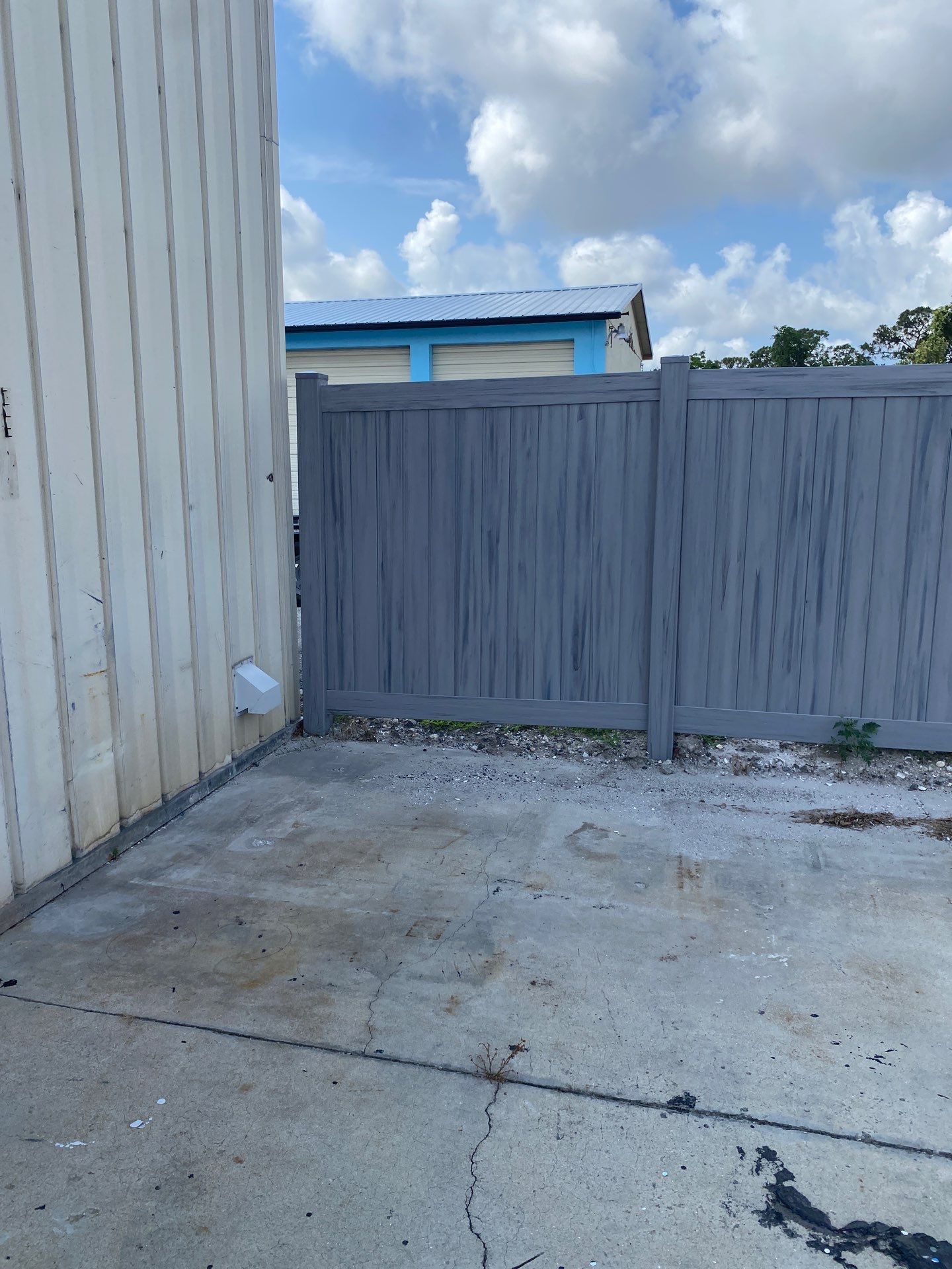 980 Cattlemen Rd  by H&Y Fence