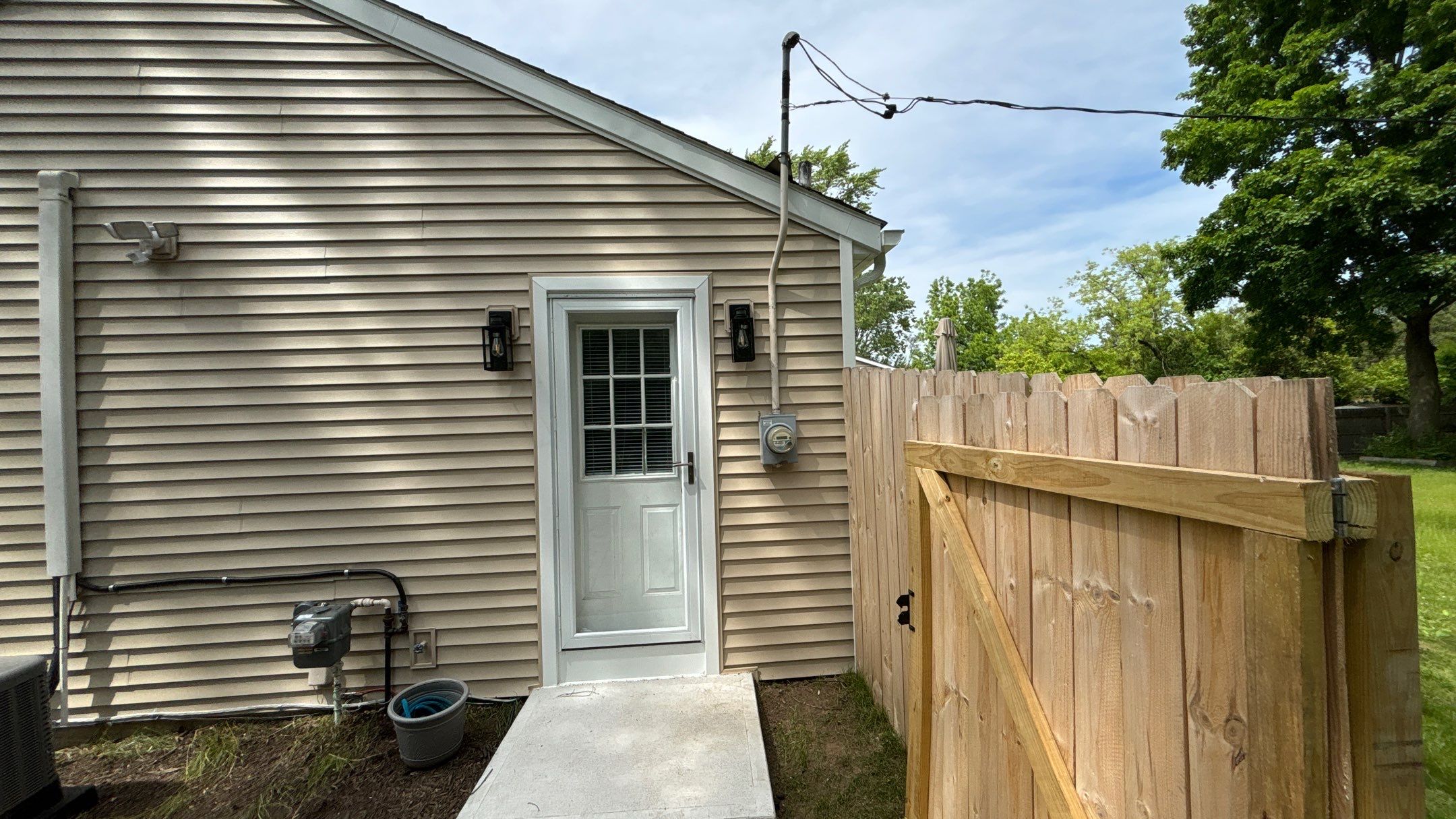 Siding Replacement using Certainteed Classic Restoration D4 by 180 Contractors