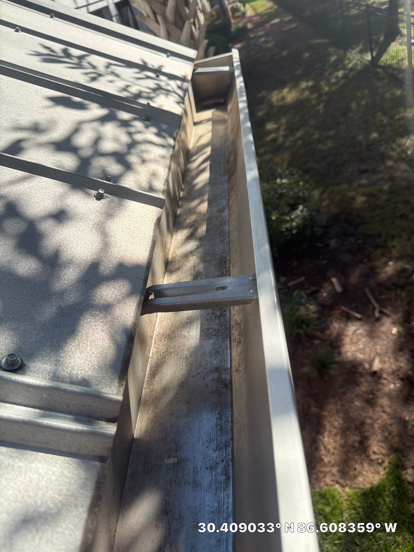 HOA gutter cleaning after photo.