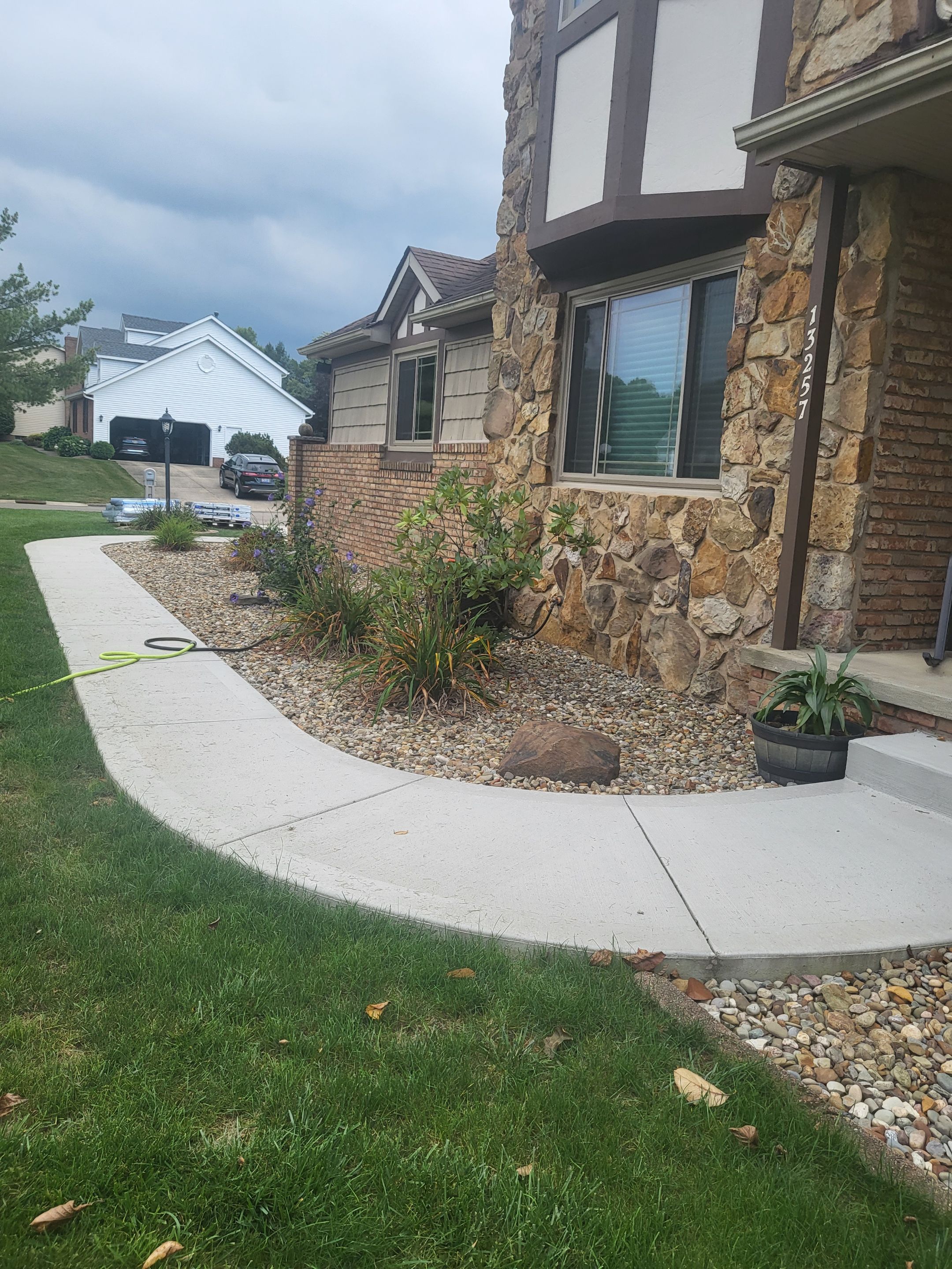 ATLAS PINNACLE COLOR: MAJESTIC SHAKE by Eagle Eye Roofing