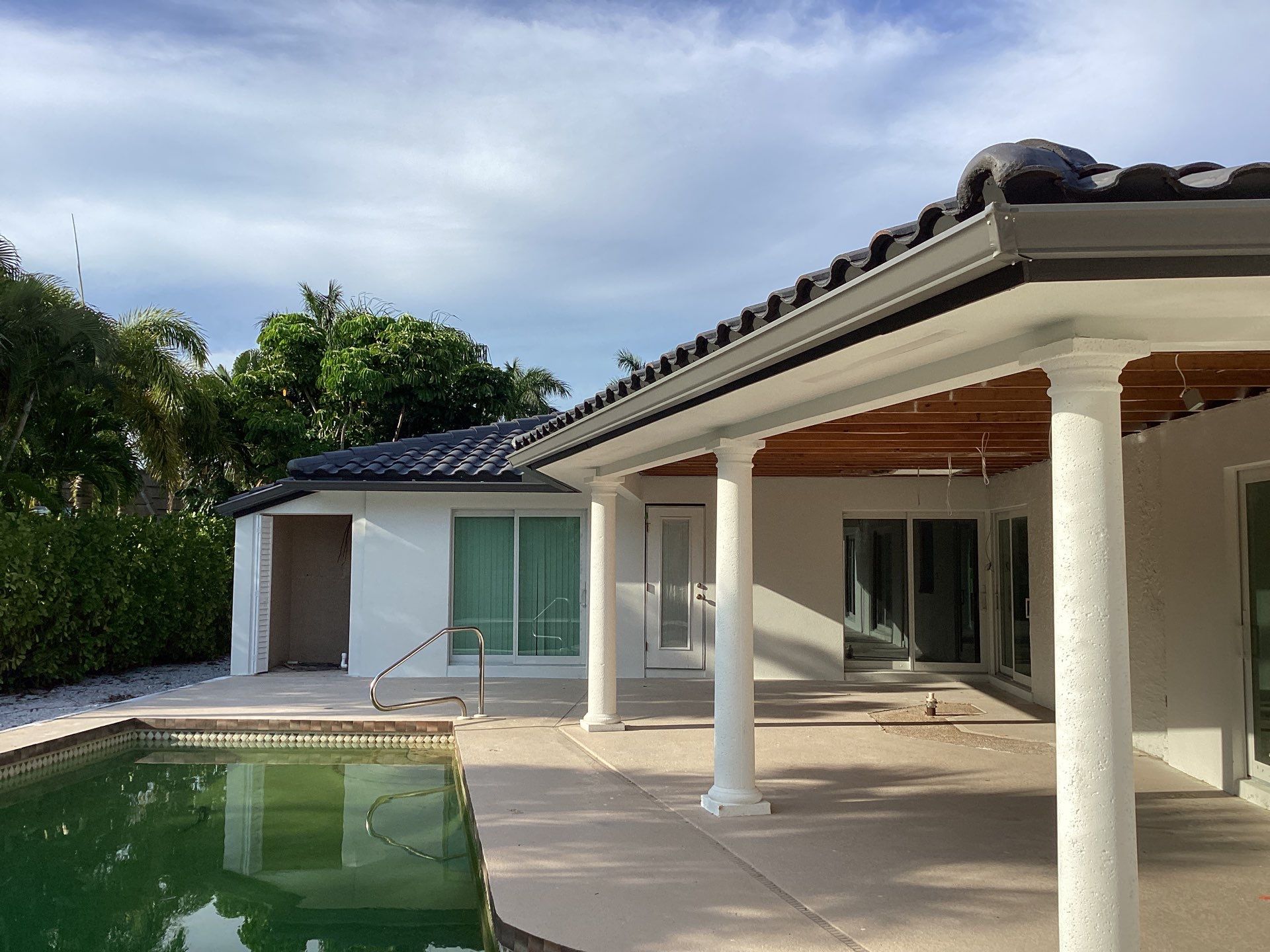 6 Inch Seamless Gutters using bronze gutters in Sarasota FL by Gutter Professors