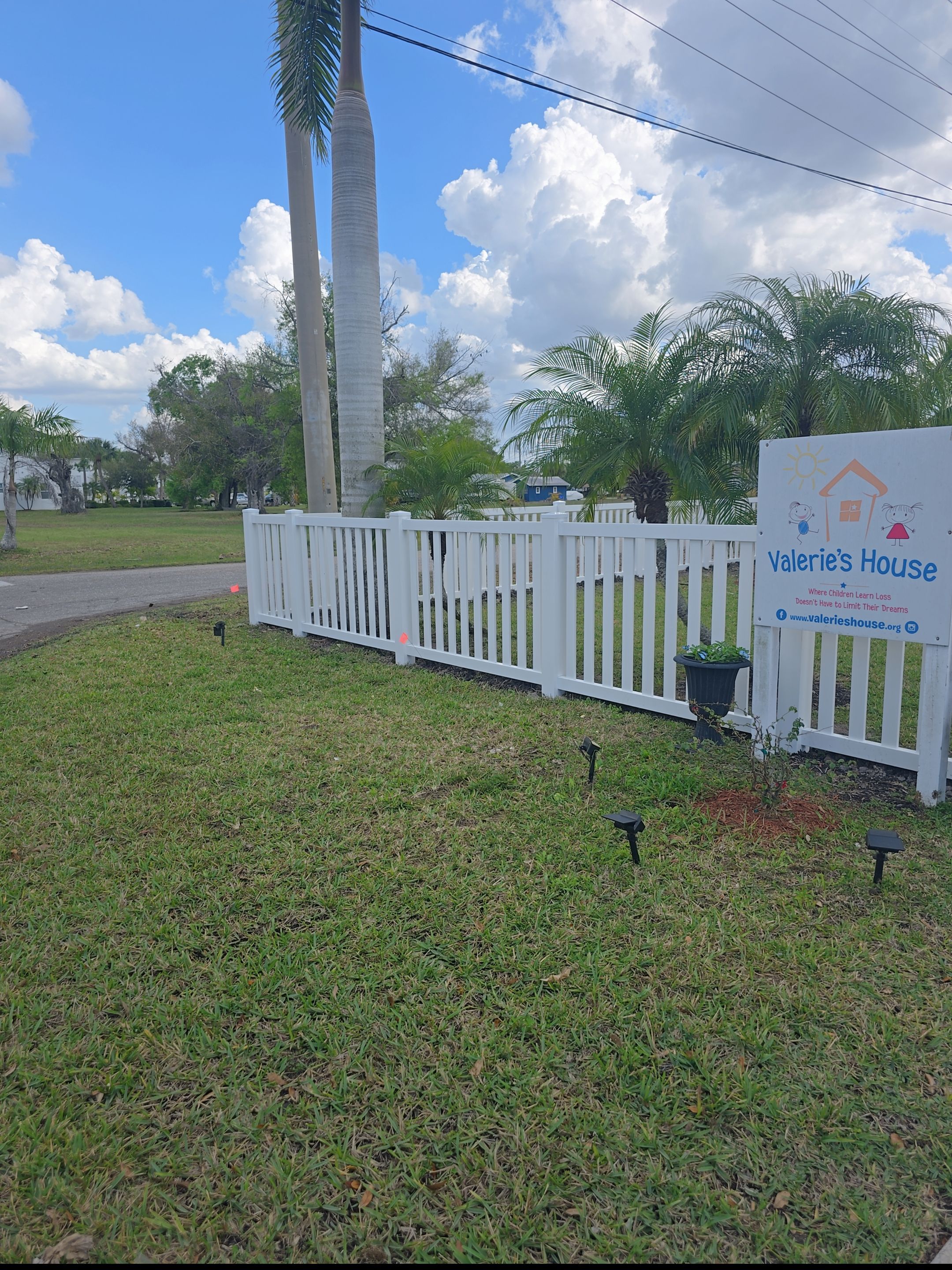 Vinyl Fence for Valerie's House by True Fence LLC