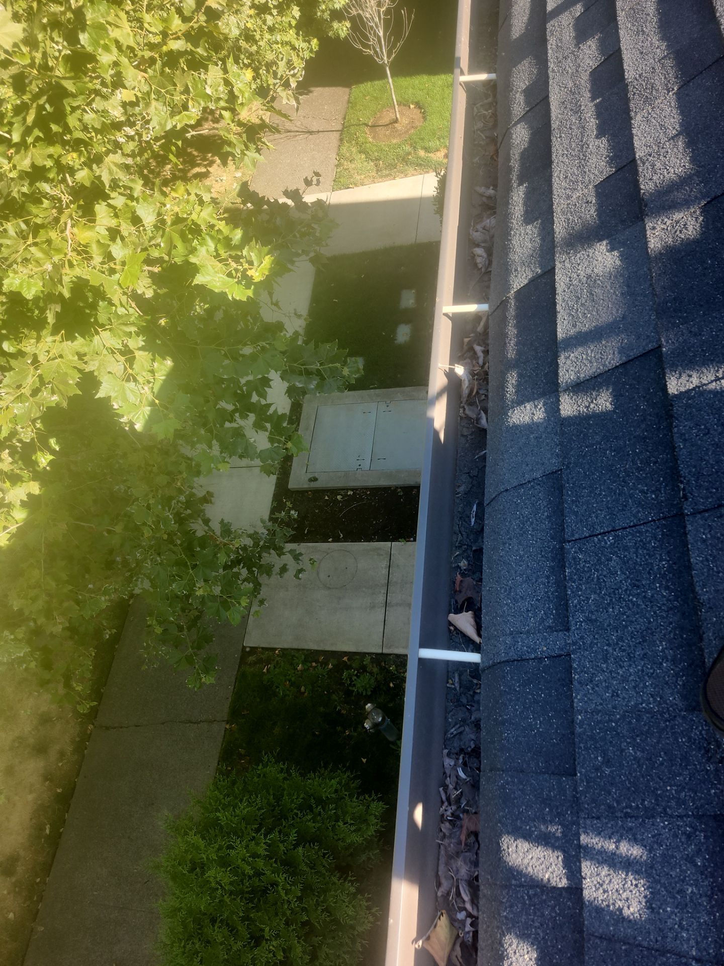 HOA gutter cleaning before photo.