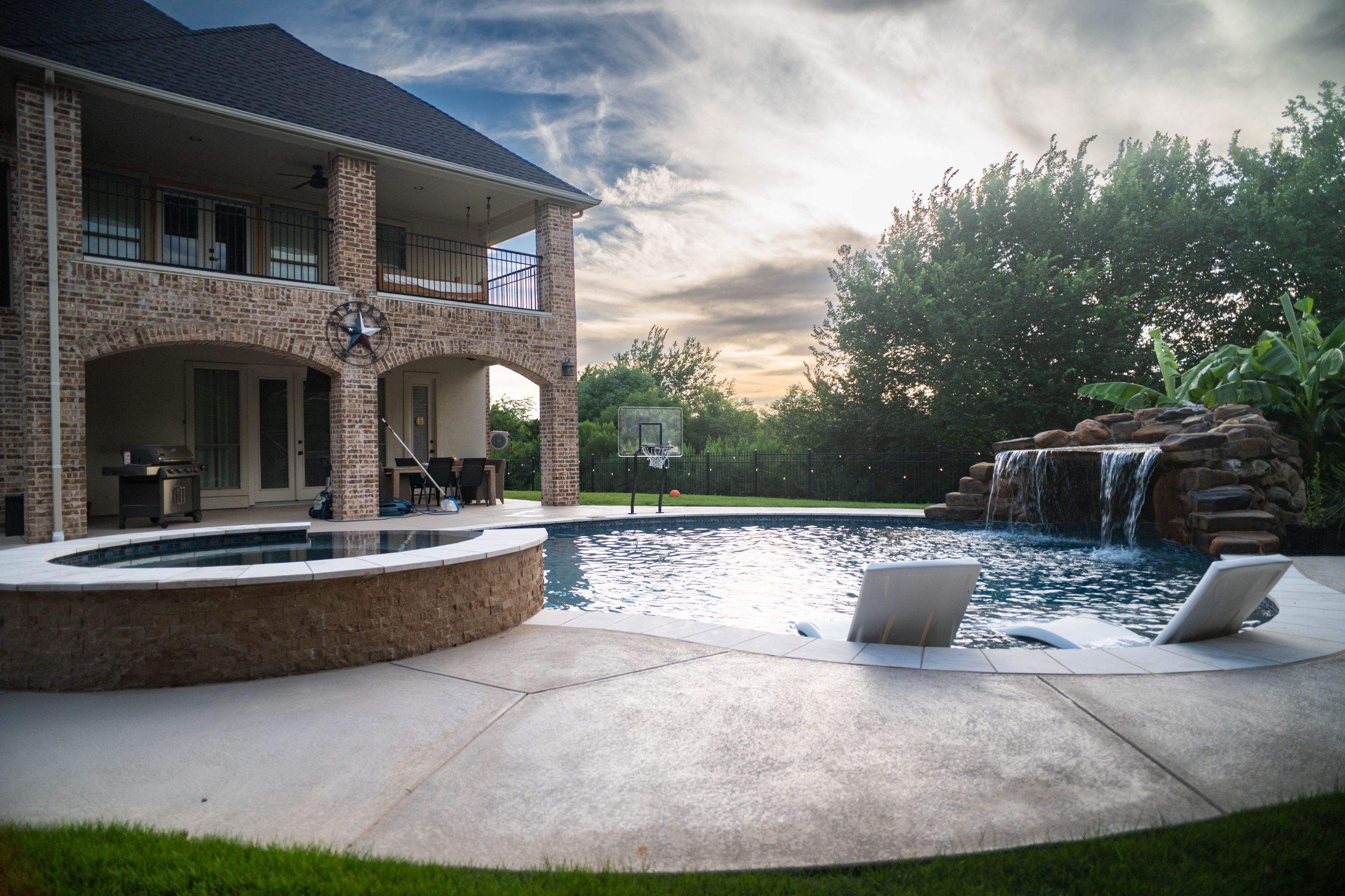 Large Freeform Resort-Style Pool by Pinnacle Pools and Spas - DFW