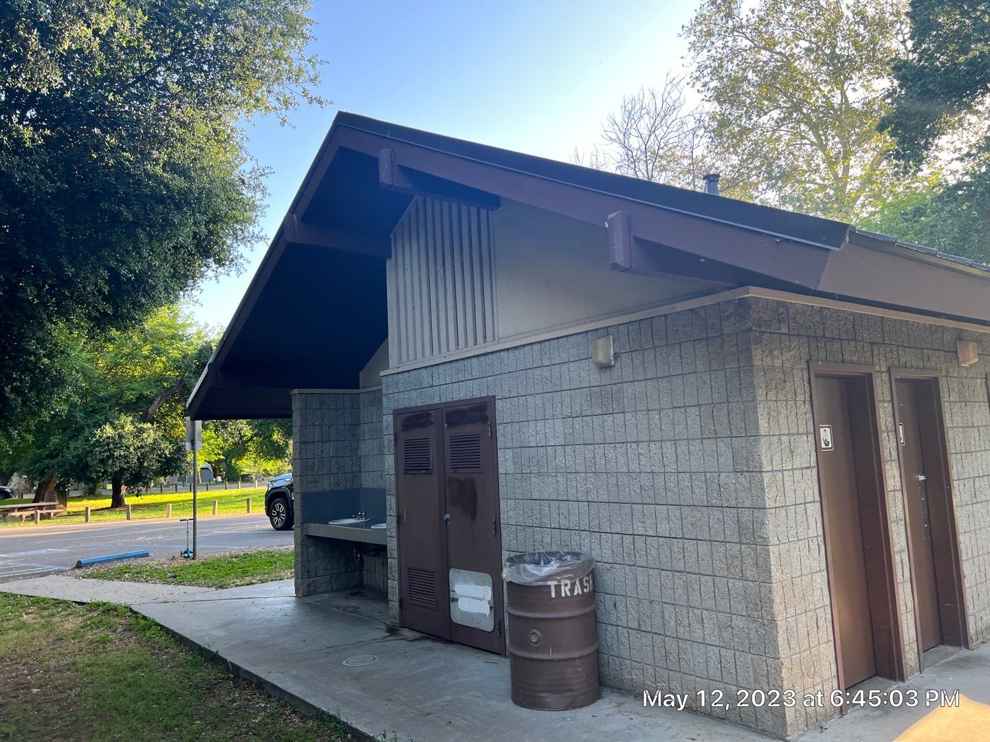 Metal roofing installation using Standing seam metal roofing system by Straight Edge Roofing Inc