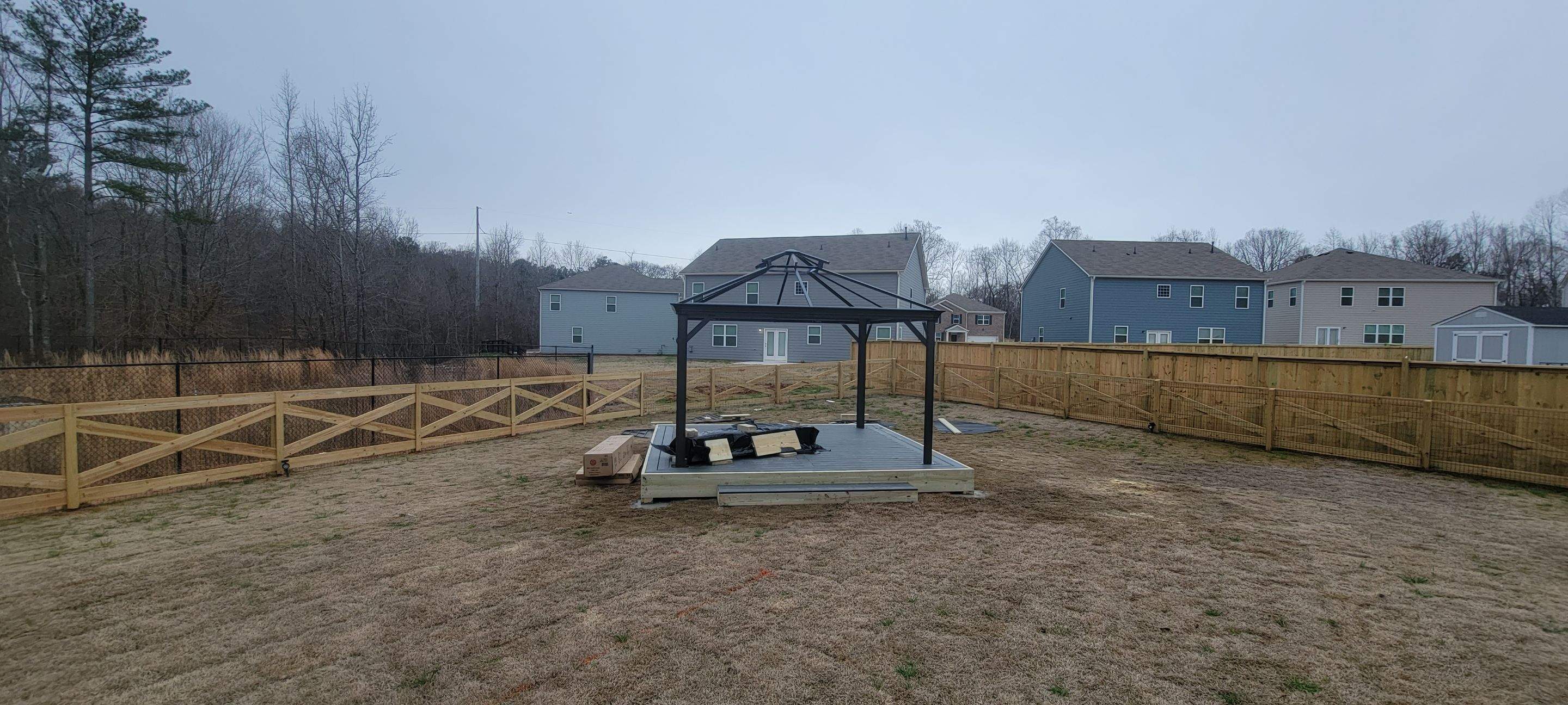 Exterior Gazebo by Ajayi Design and Construction 