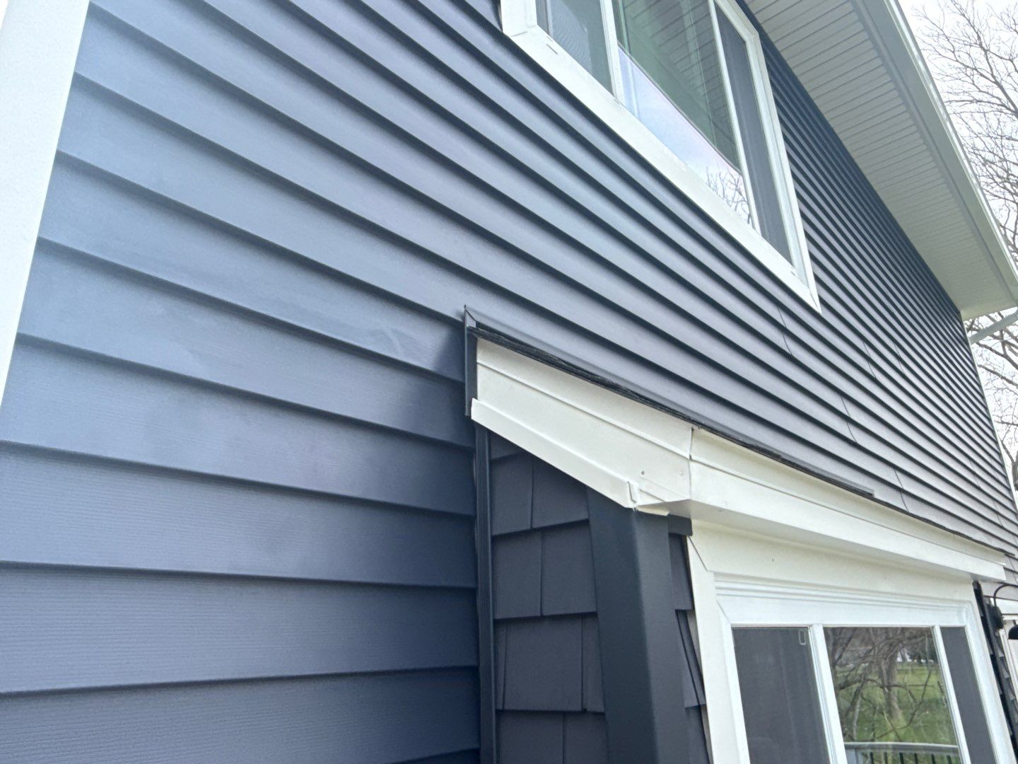 Siding Replacement using Alside Charter Oak D4.5" by 180 Contractors