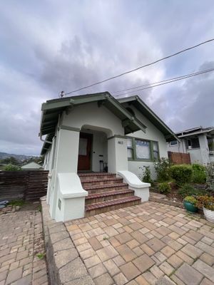 Oakland Kitchen Renovation with Custom Cabinetry and Granite Countertops