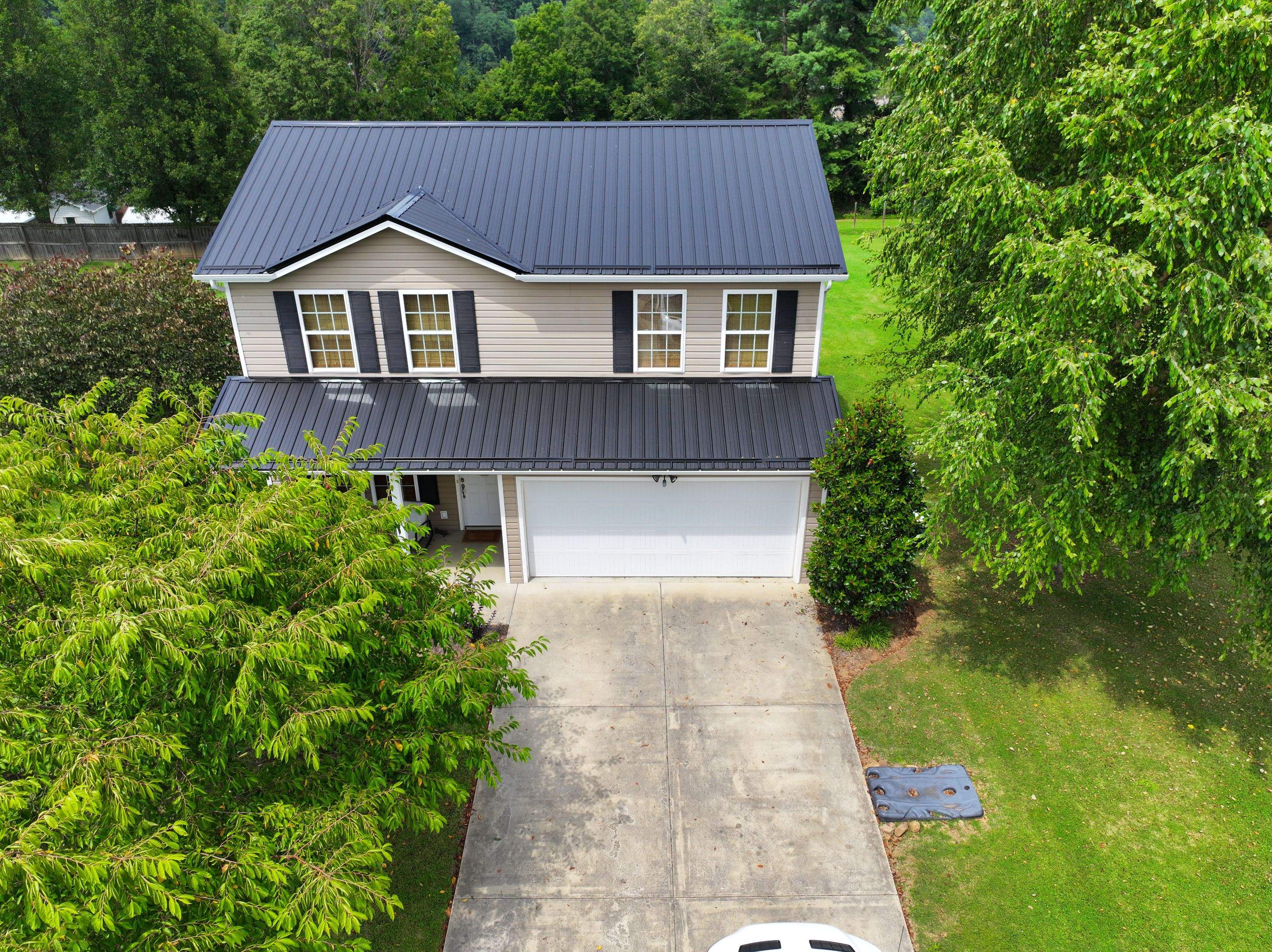 Parker Residence by Omnia Roofing