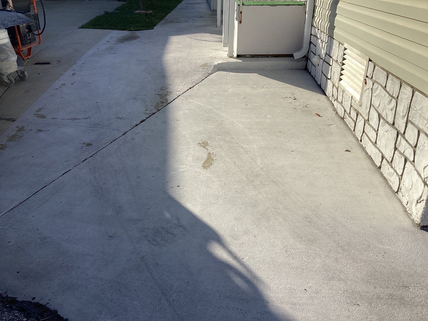 Driveway using Mt Everest by Amvet concrete coatings llc