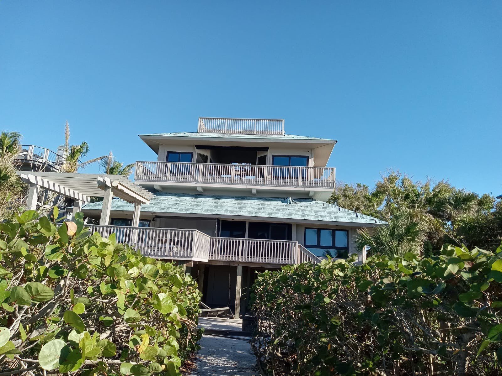 Residential Roofing Installation using Gulf Coast Metals Gulf Seam Panels by Four Peaks Roofing