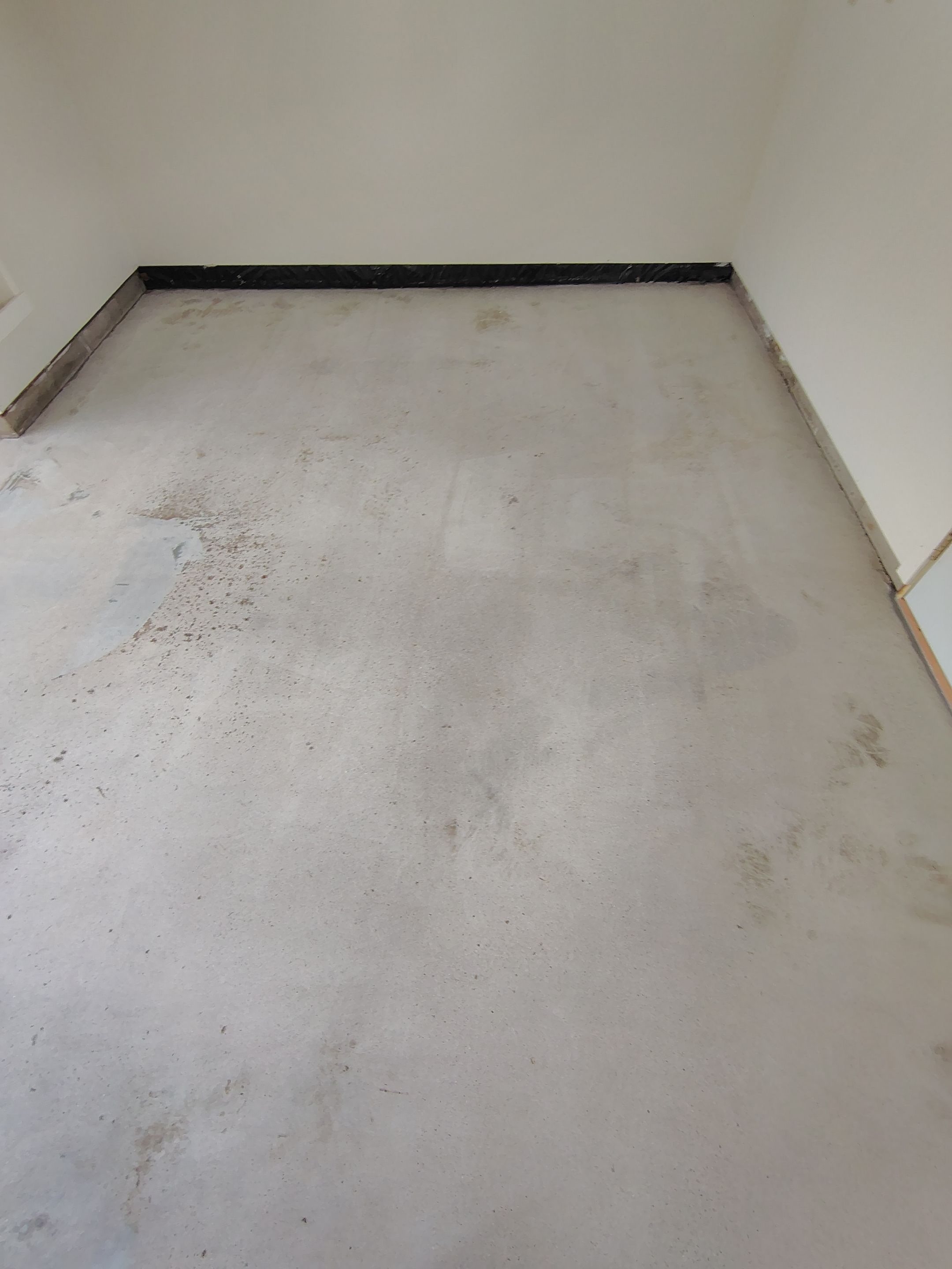 Full-Flake Epoxy Garage Floor Coating Installation in Sioux Falls by Select Painting, Coatings & Garage Cabinets