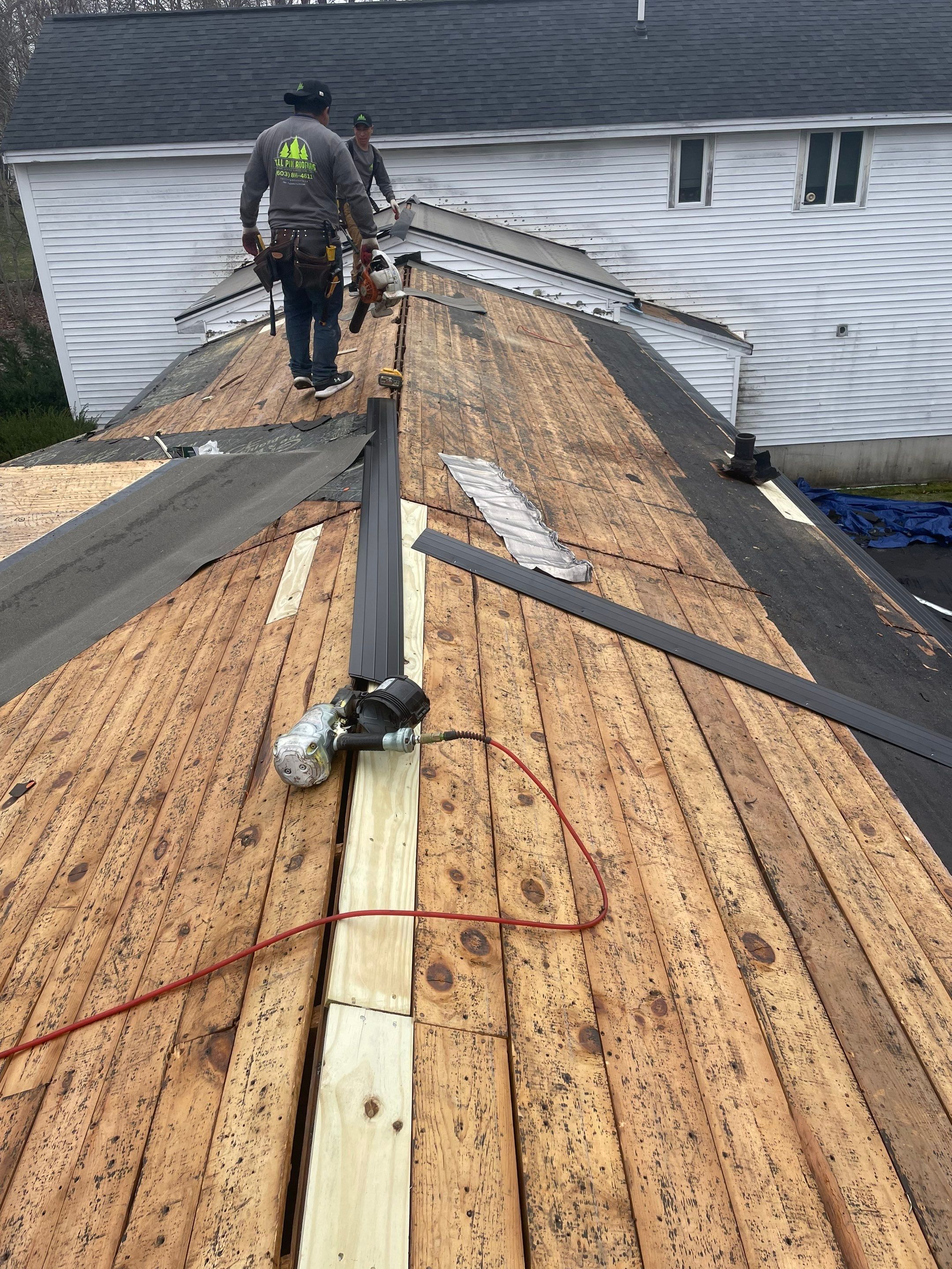 Residential Asphalt Roofing Replacement with IKO Cambridge Shingles in North Hampton by Tall pine roofing