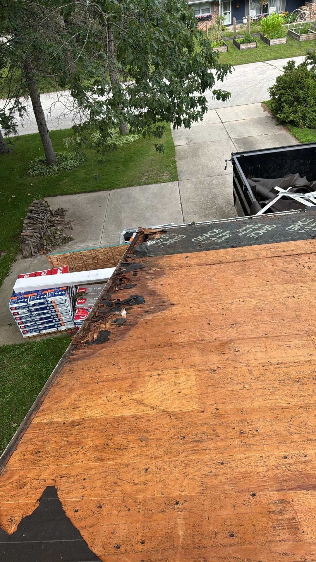 Roberts Home  by Gellings Roofing & Siding