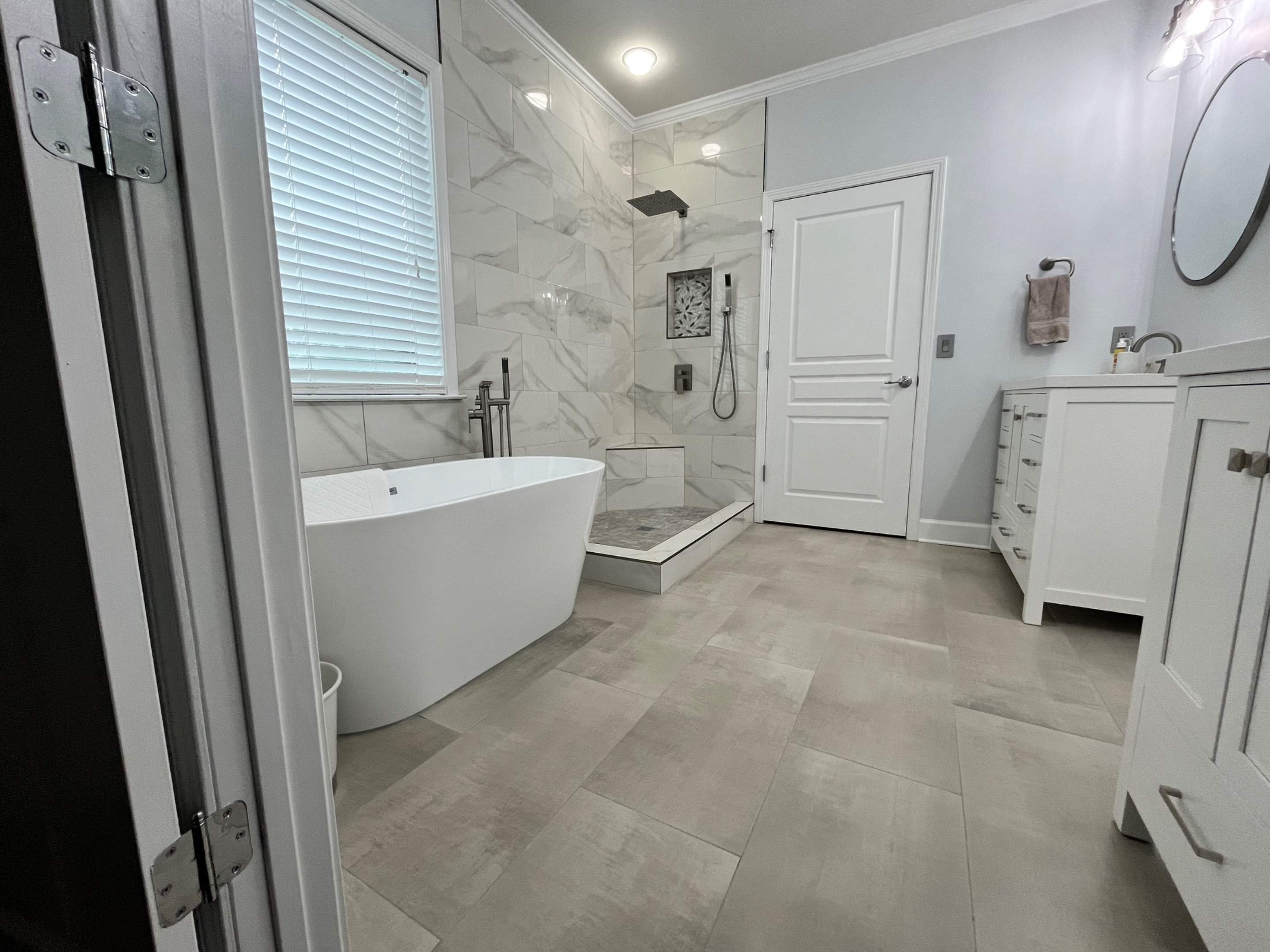 Master bathroom full renovation by Prudencio