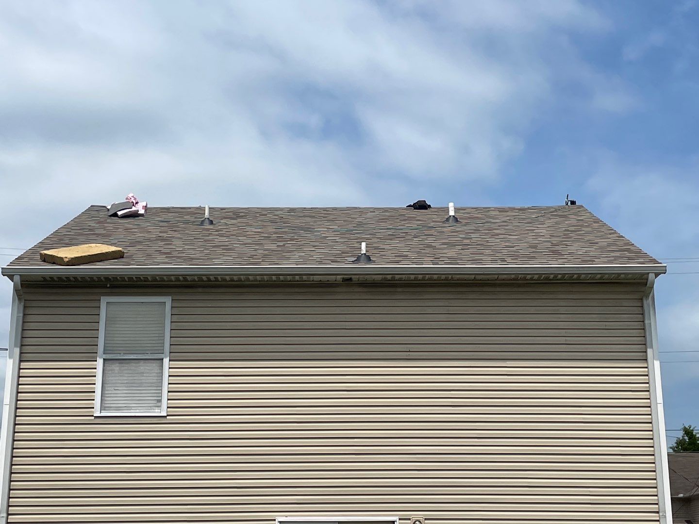 Residential Roofing Installation using Owens Corning TruDef Oakridge Roofing System by Undersun Roofing 