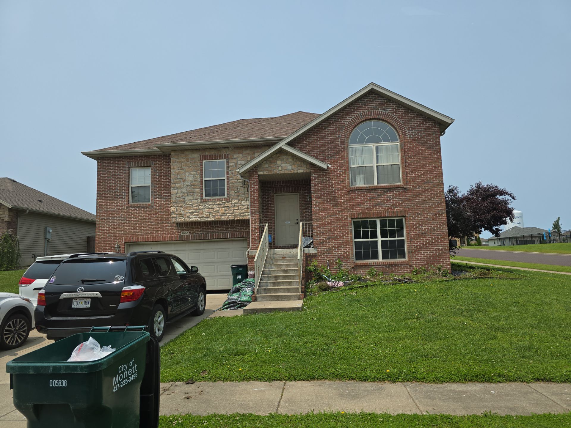 Gold Roofing LLC featured photo.