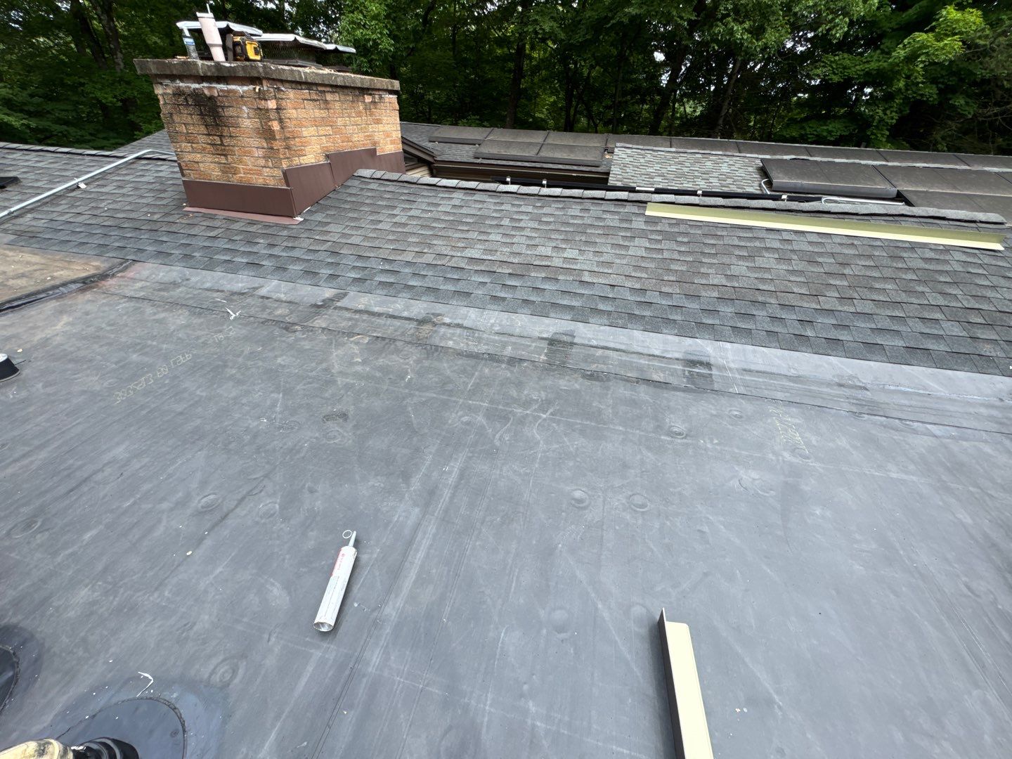 EPDM installed in Woodbury, CT by DiGiorgi Roofing and Siding Inc