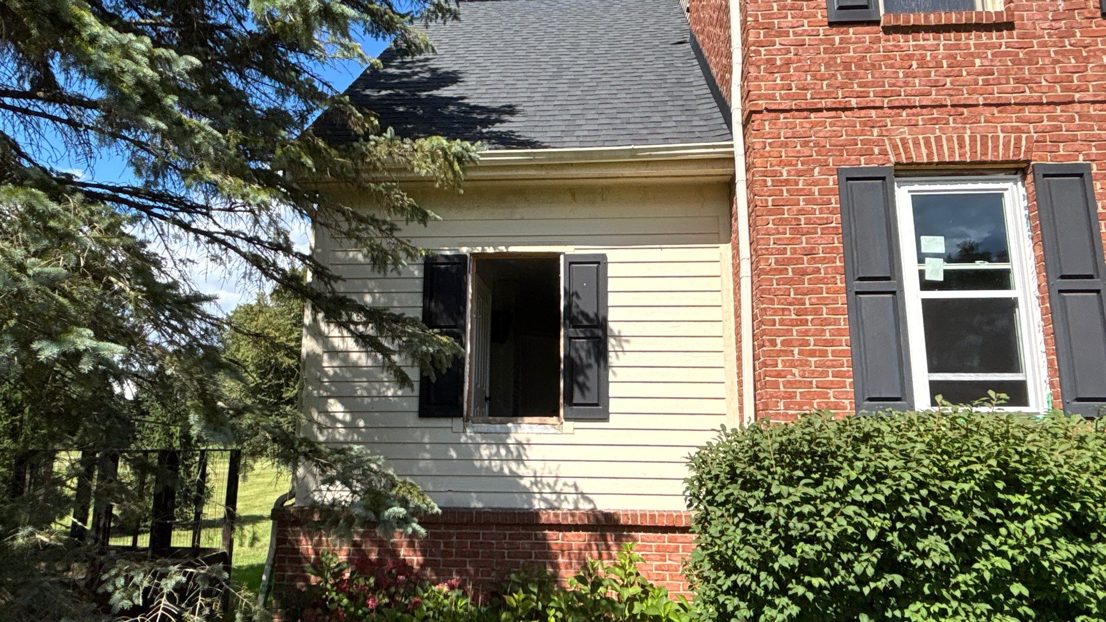 Siding Replacement using Alside S7 Cedar Mill Grain Pebble by 180 Contractors
