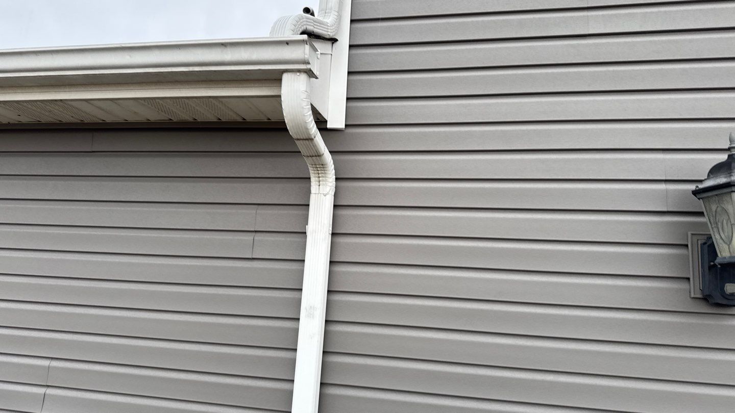 Siding Installation using Alside Coventry D4DL by Nitro Roofing and Construction