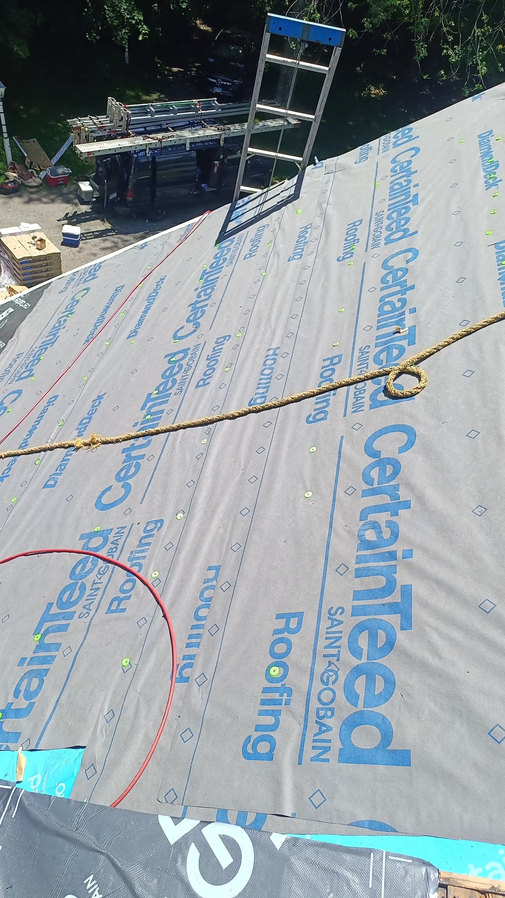 Brand new New Milford, CT roof by DiGiorgi! by DiGiorgi Roofing and Siding Inc