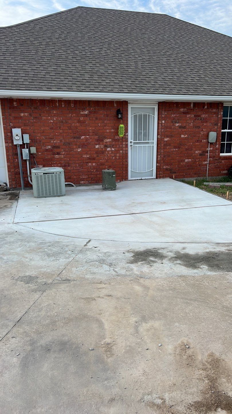 1000' Drive and Patio using Concrete by Clays Services Inc