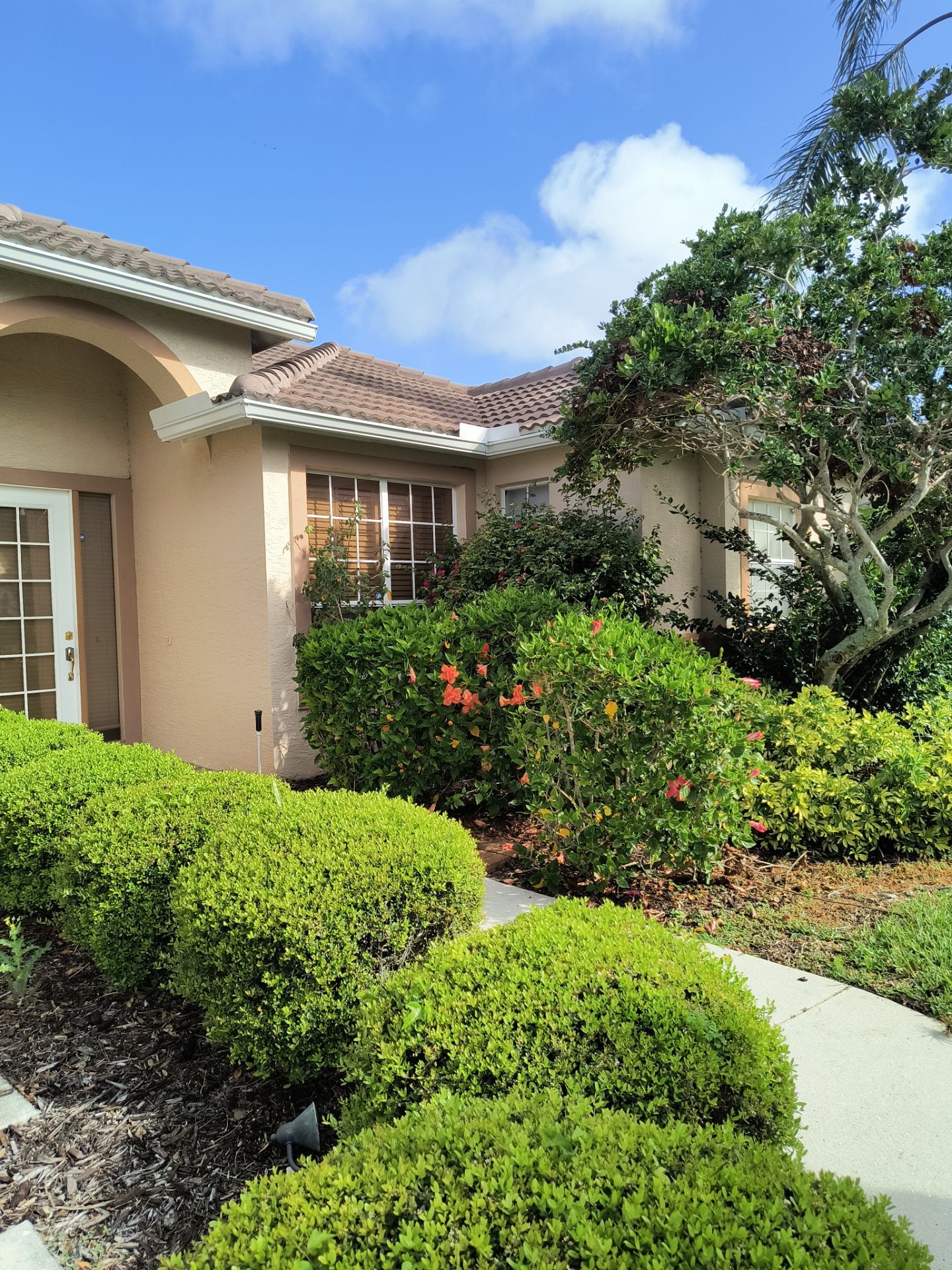 7 inch seamless gutters using K-Style Seamless Gutters in Sarasota FL by Gutter Professors