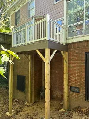 Atlanta, GA Deck Rebuild using Deckorators Venture Series Decking and Trex Railing