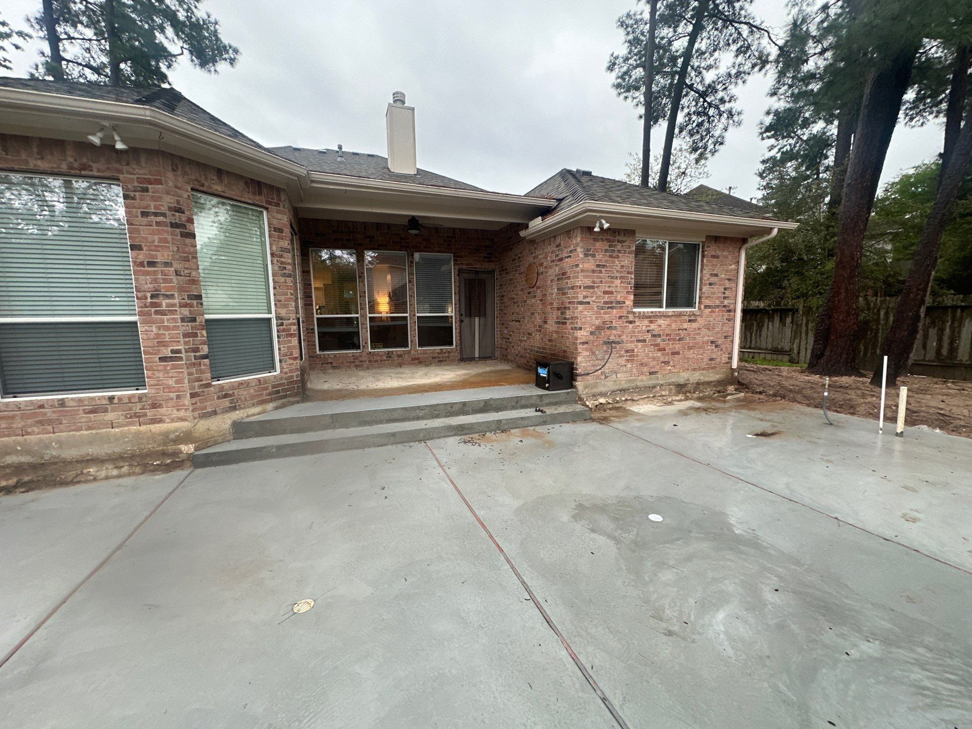 Pool, Patio Cover and Summer Kitchen in Sterling Ridge by SophAlx LLC