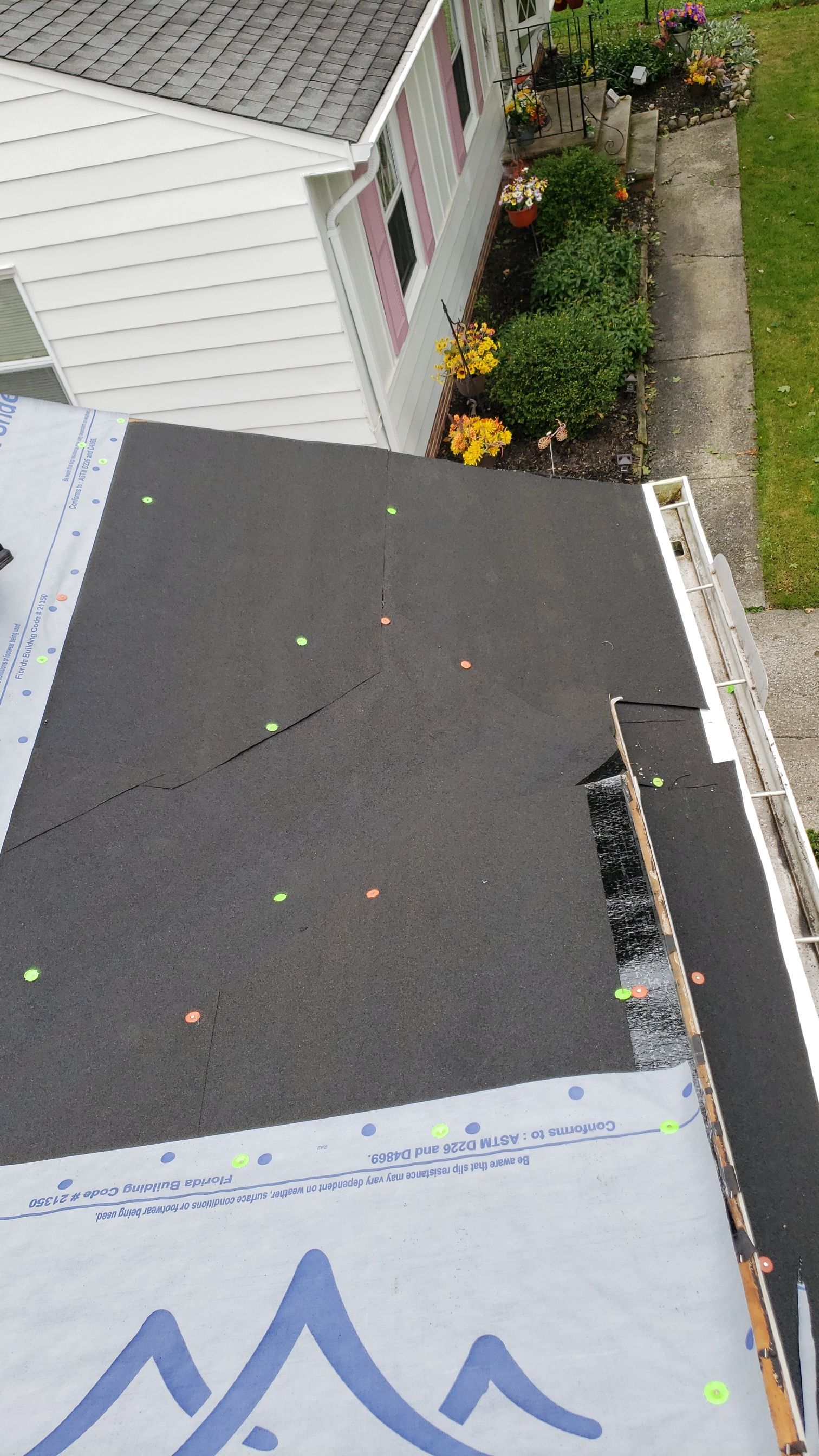 ATLAS PINNACLE COLOR: PRISTINE BLACK SHADOW DRIP EDGE: WHITE by Eagle Eye Roofing