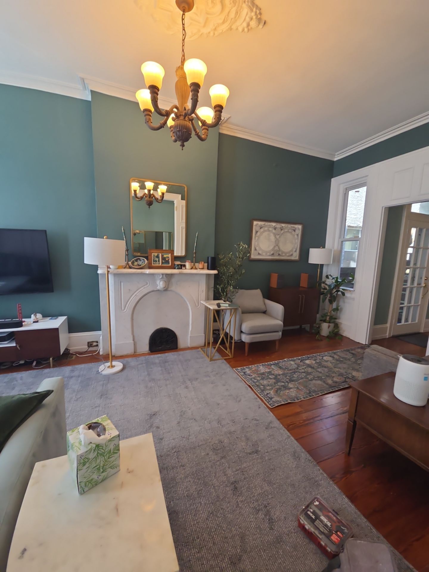 🏡 Bold Colors and Timeless Details Throughout This Fishtown Rowhome